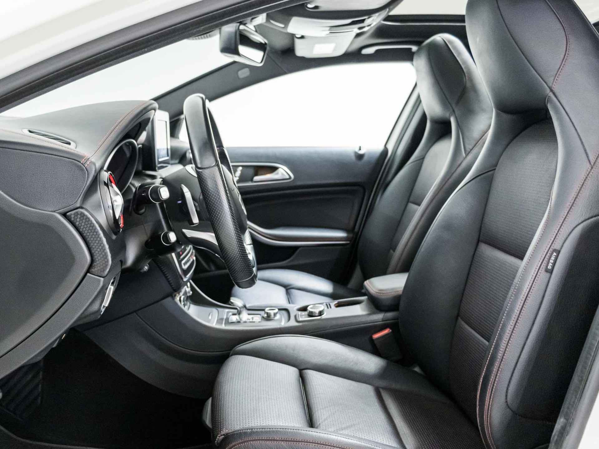 MERCEDES-BENZ A 45 AMG 4MATIC-image-6
