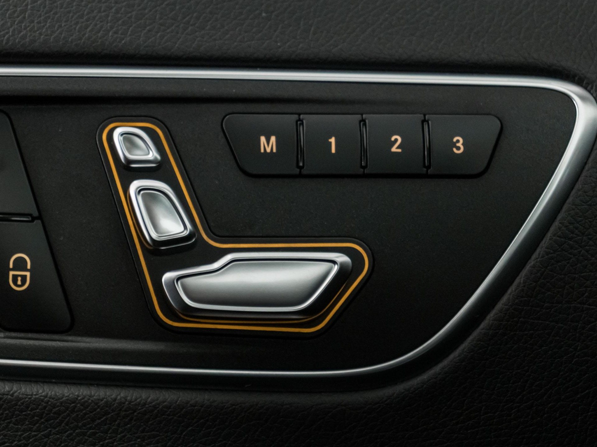 MERCEDES-BENZ A 45 AMG 4MATIC-image-12