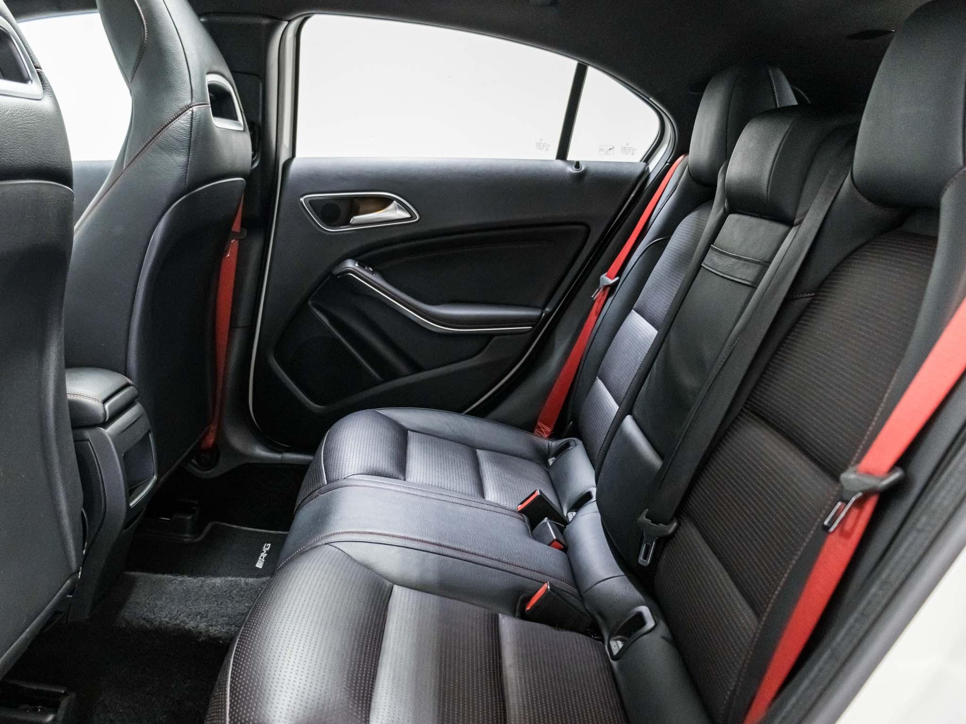 MERCEDES-BENZ A 45 AMG 4MATIC-image-7