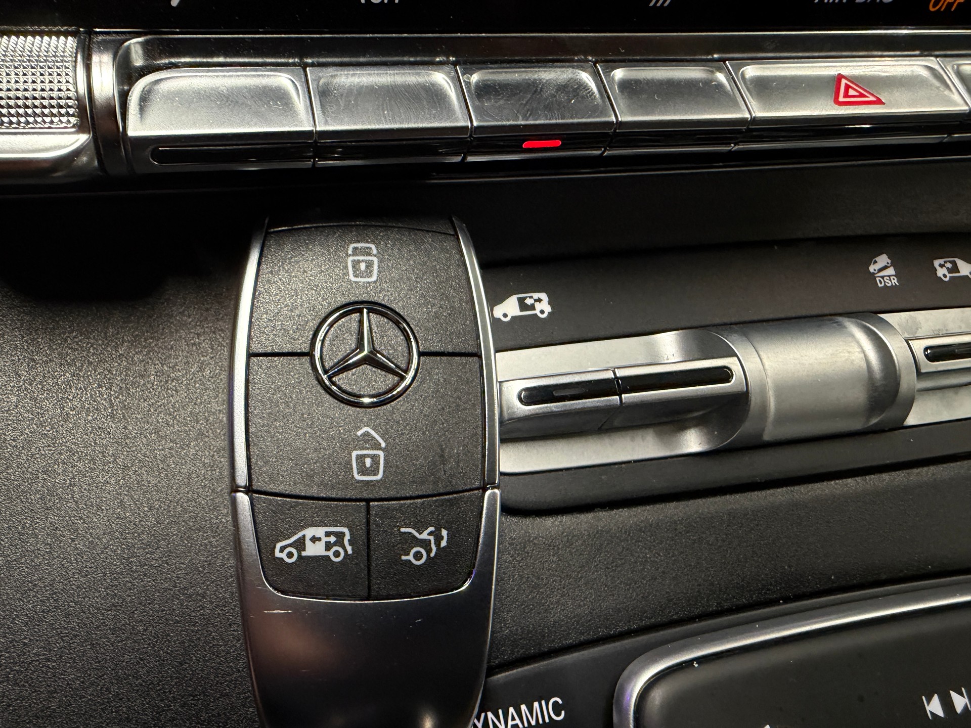 MERCEDES-BENZ V 250 d Avantgarde 4Matic lang Van *CH-Auto*Graits Service*Werksgarantie MSI bis 17.12.2027*-image-18