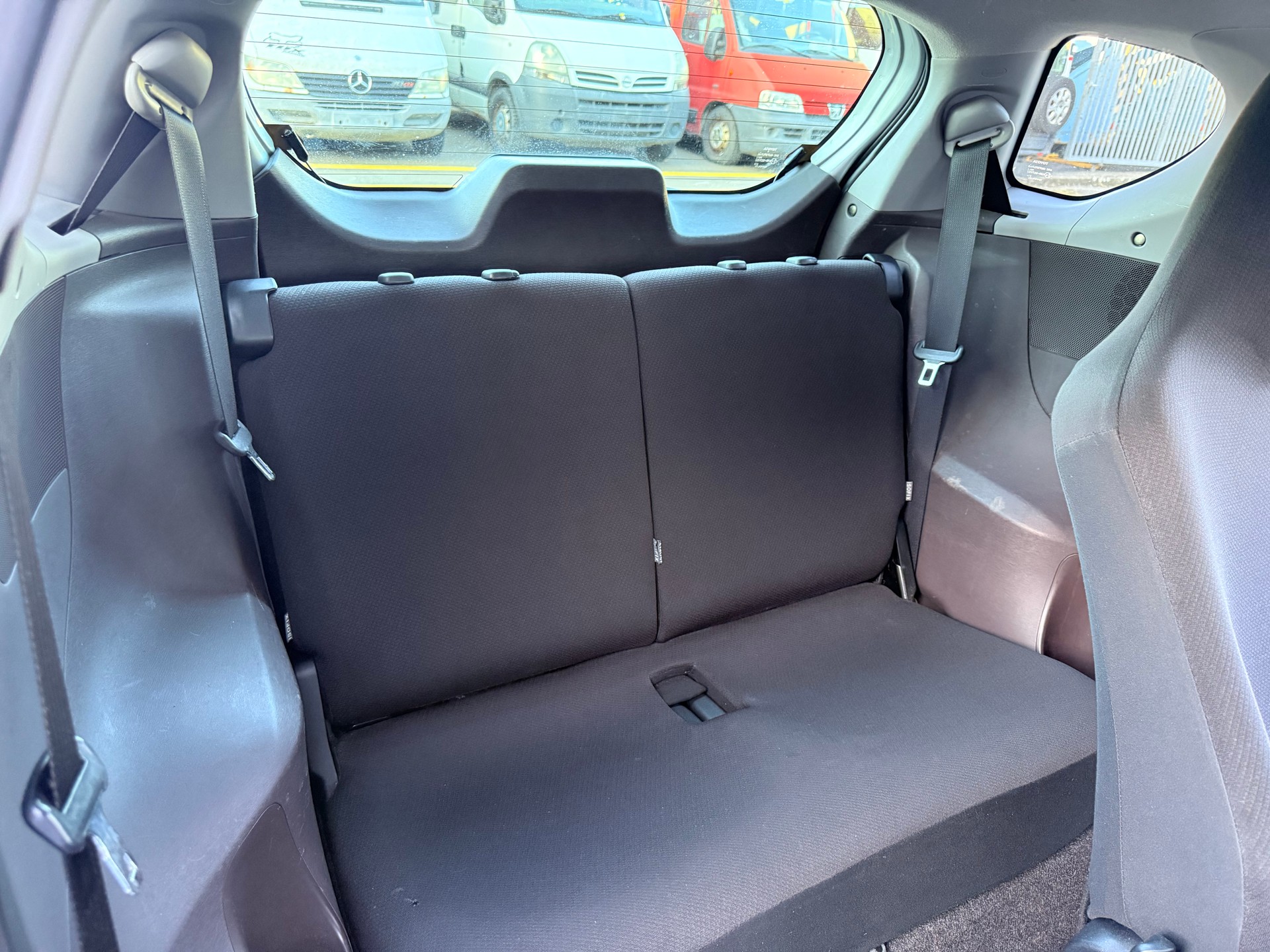 TOYOTA iQ2 1.0 VVT-i-image-12