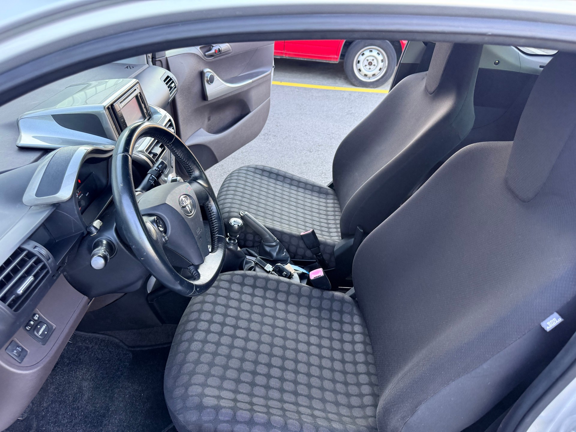 TOYOTA iQ2 1.0 VVT-i-image-10