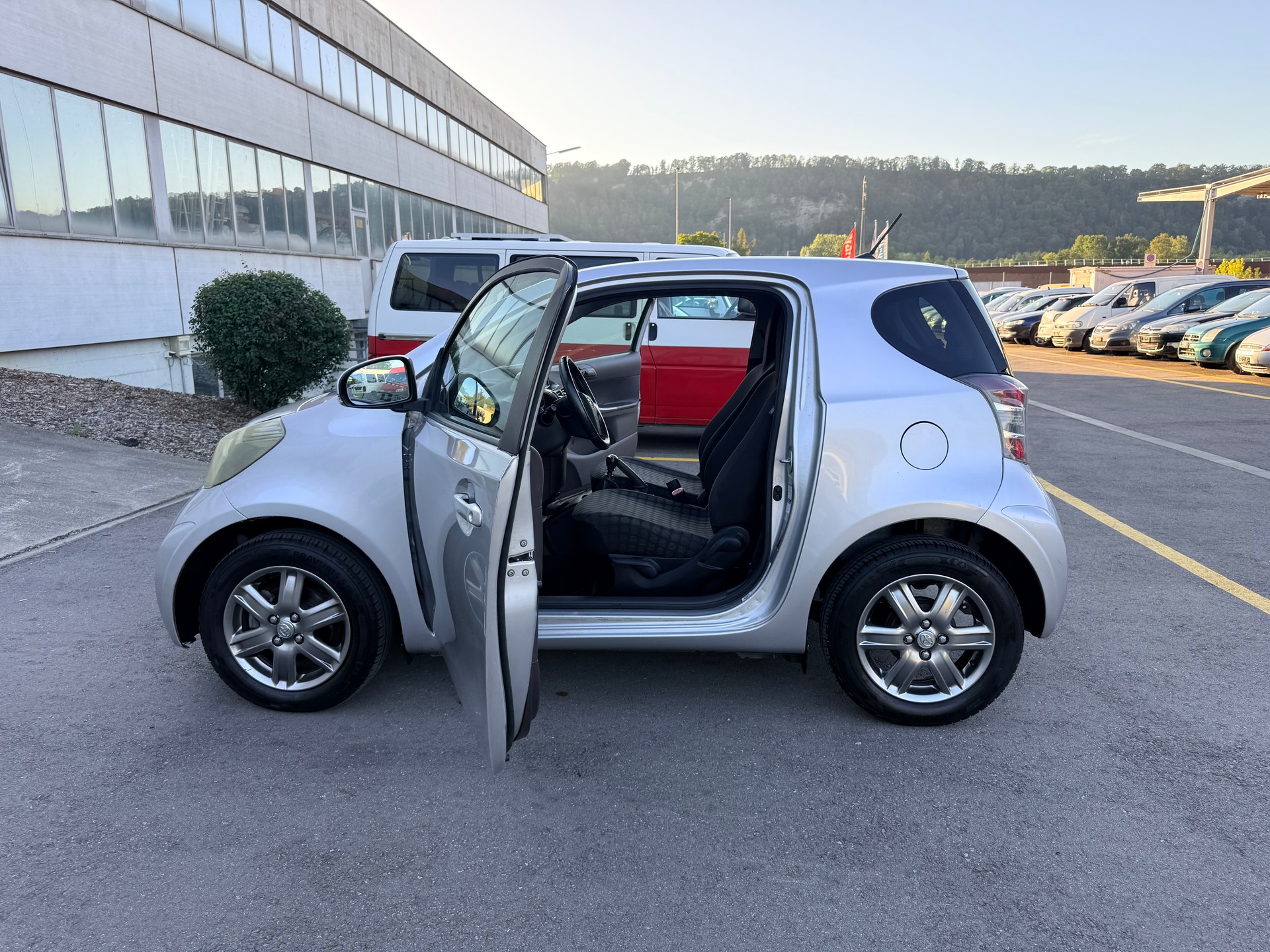 TOYOTA iQ2 1.0 VVT-i-image-8