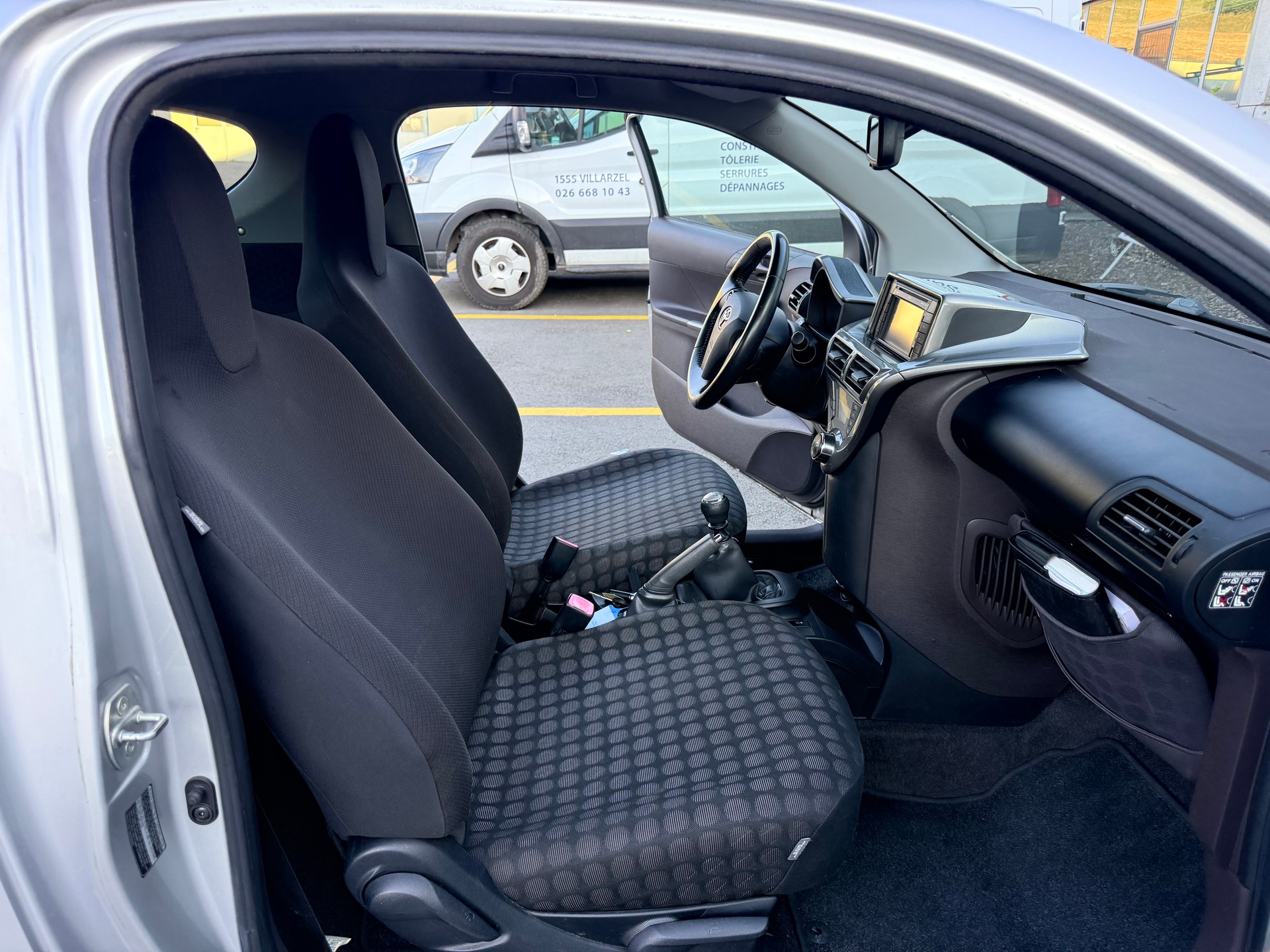 TOYOTA iQ2 1.0 VVT-i-image-11