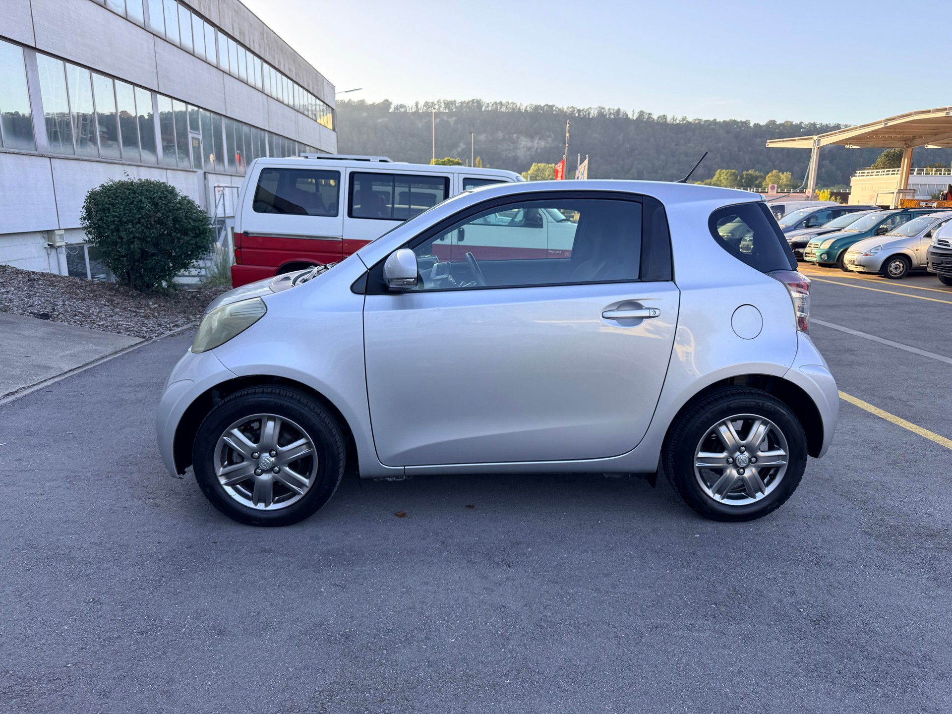 TOYOTA iQ2 1.0 VVT-i-image-2