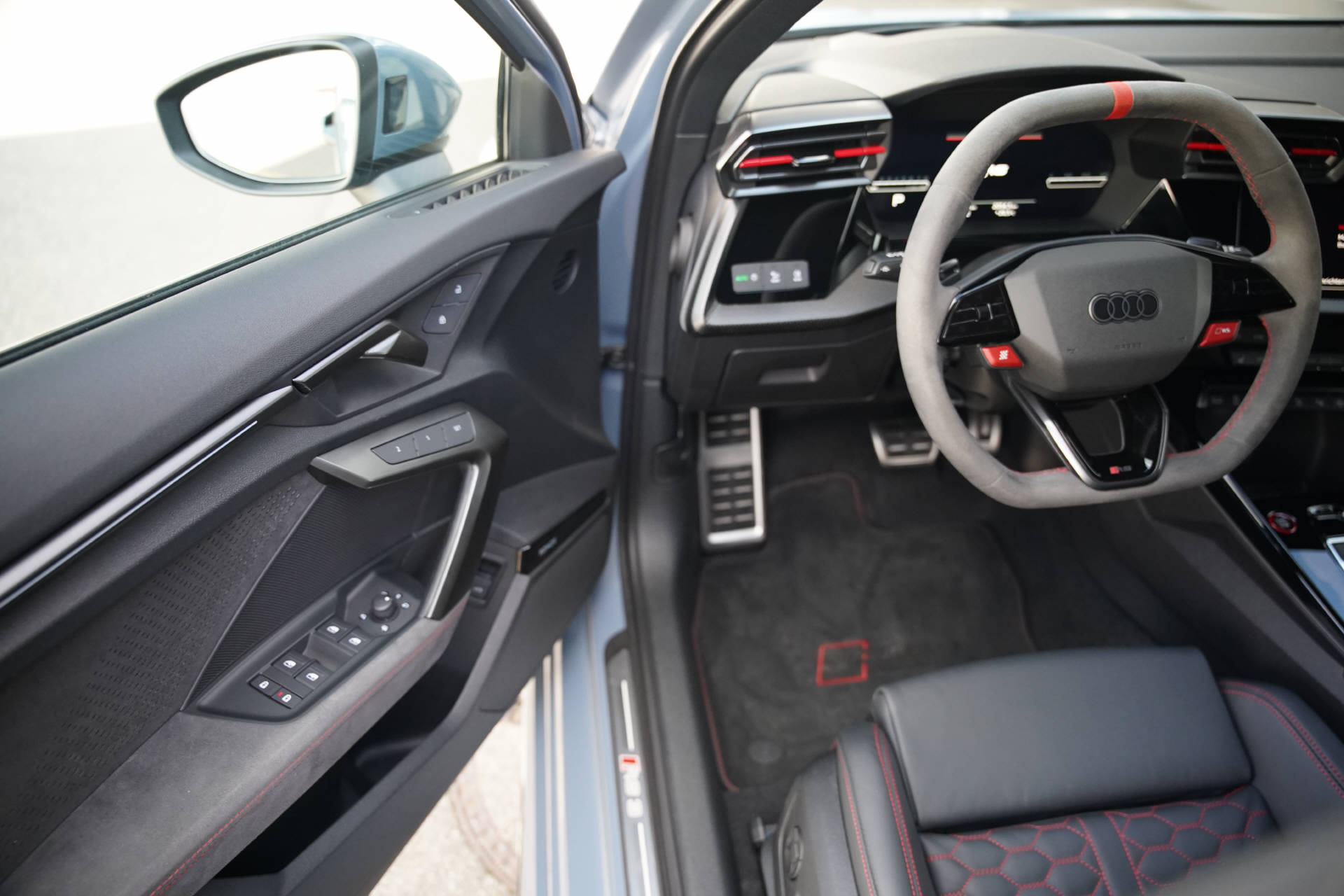 AUDI RS3 Sportback 2.5 TFSI quattro S-Tronic-image-8