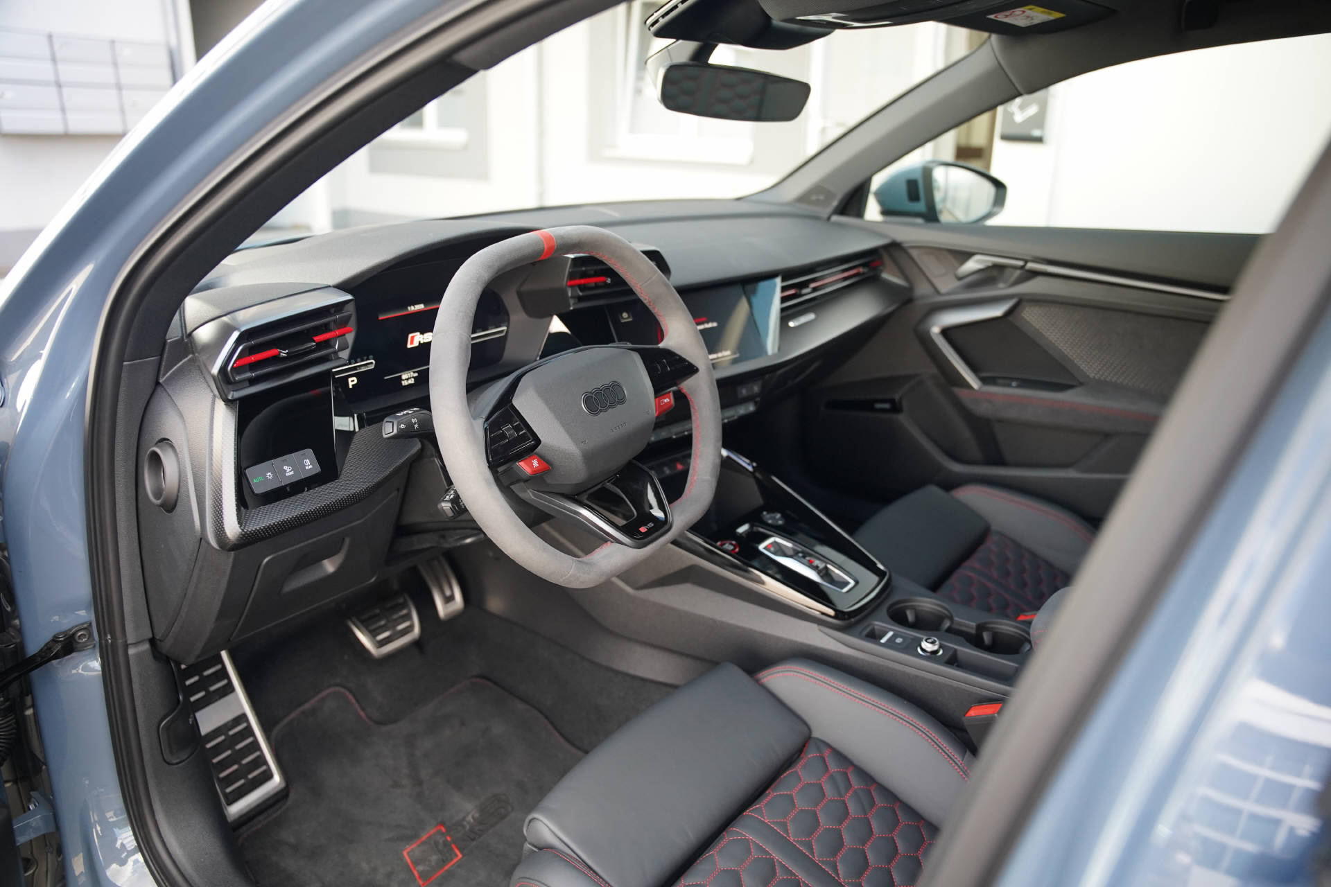 AUDI RS3 Sportback 2.5 TFSI quattro S-Tronic-image-6