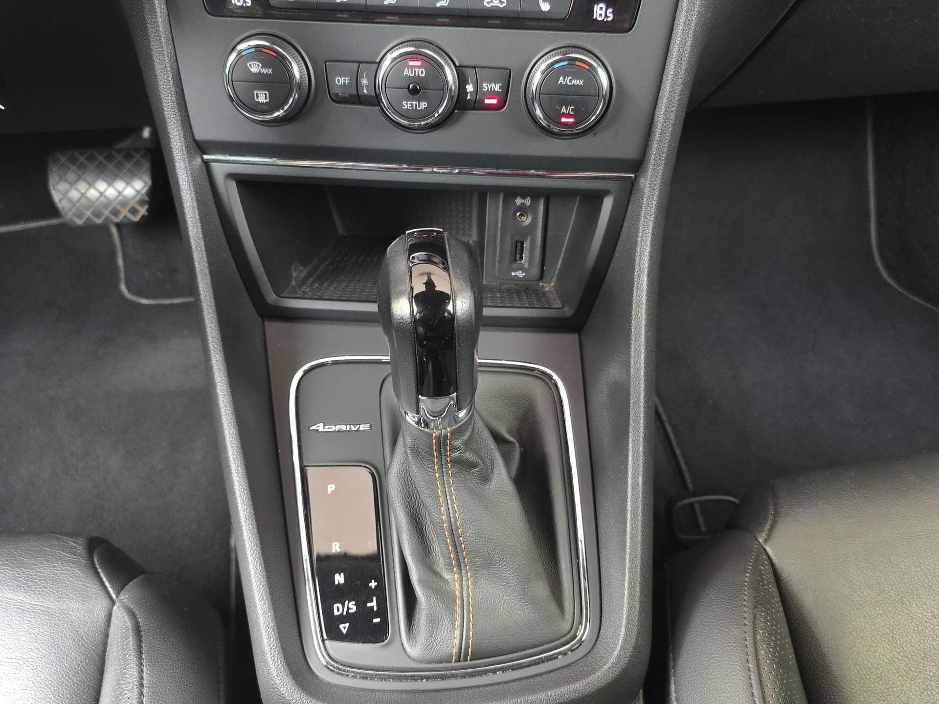 SEAT Leon ST 2.0 TDI X-Perience 4Drive DSG-image-14