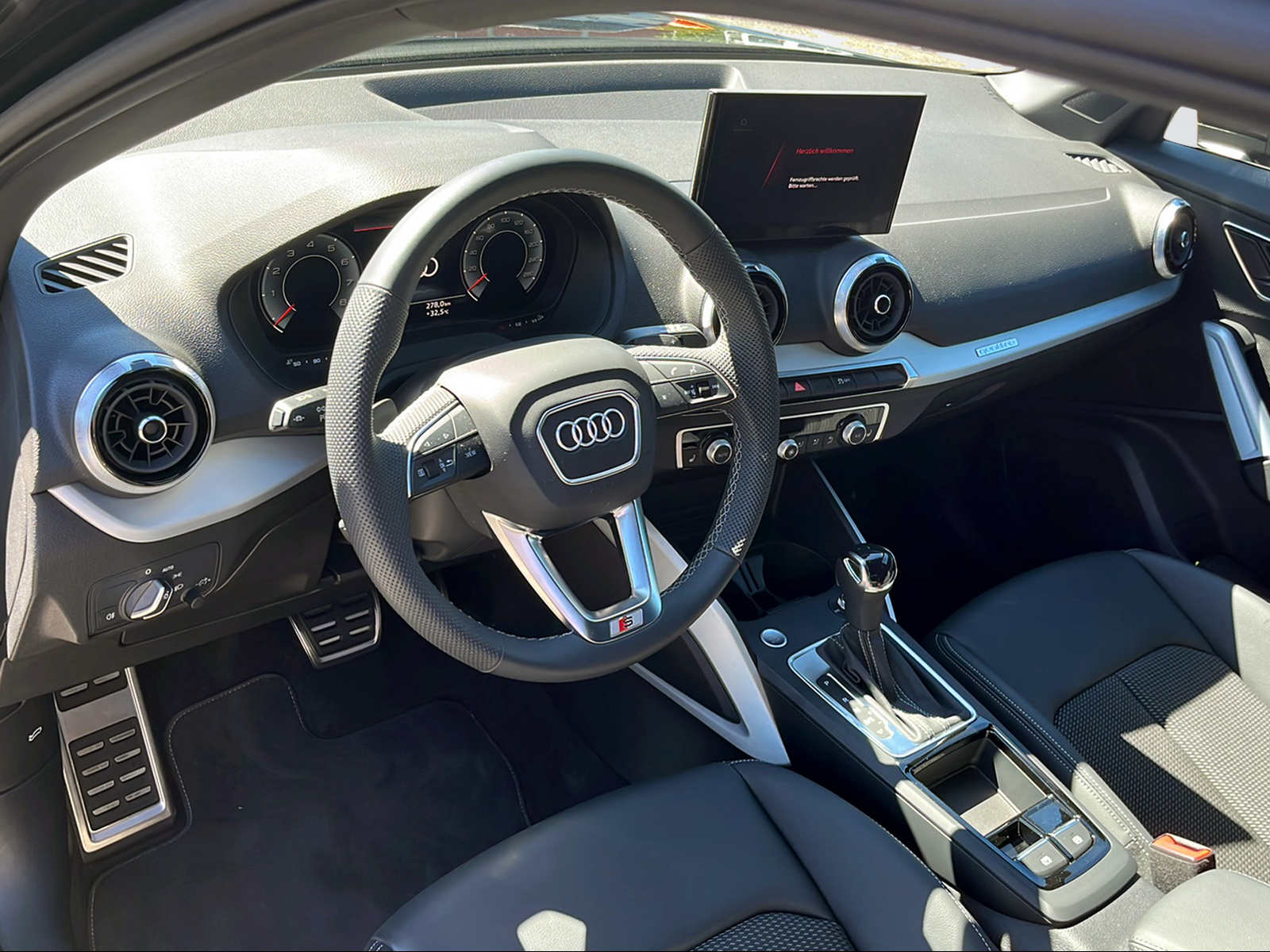 AUDI Q2 2.0 40 TFSI Advanced Attraction quattro S-Tronic-image-10