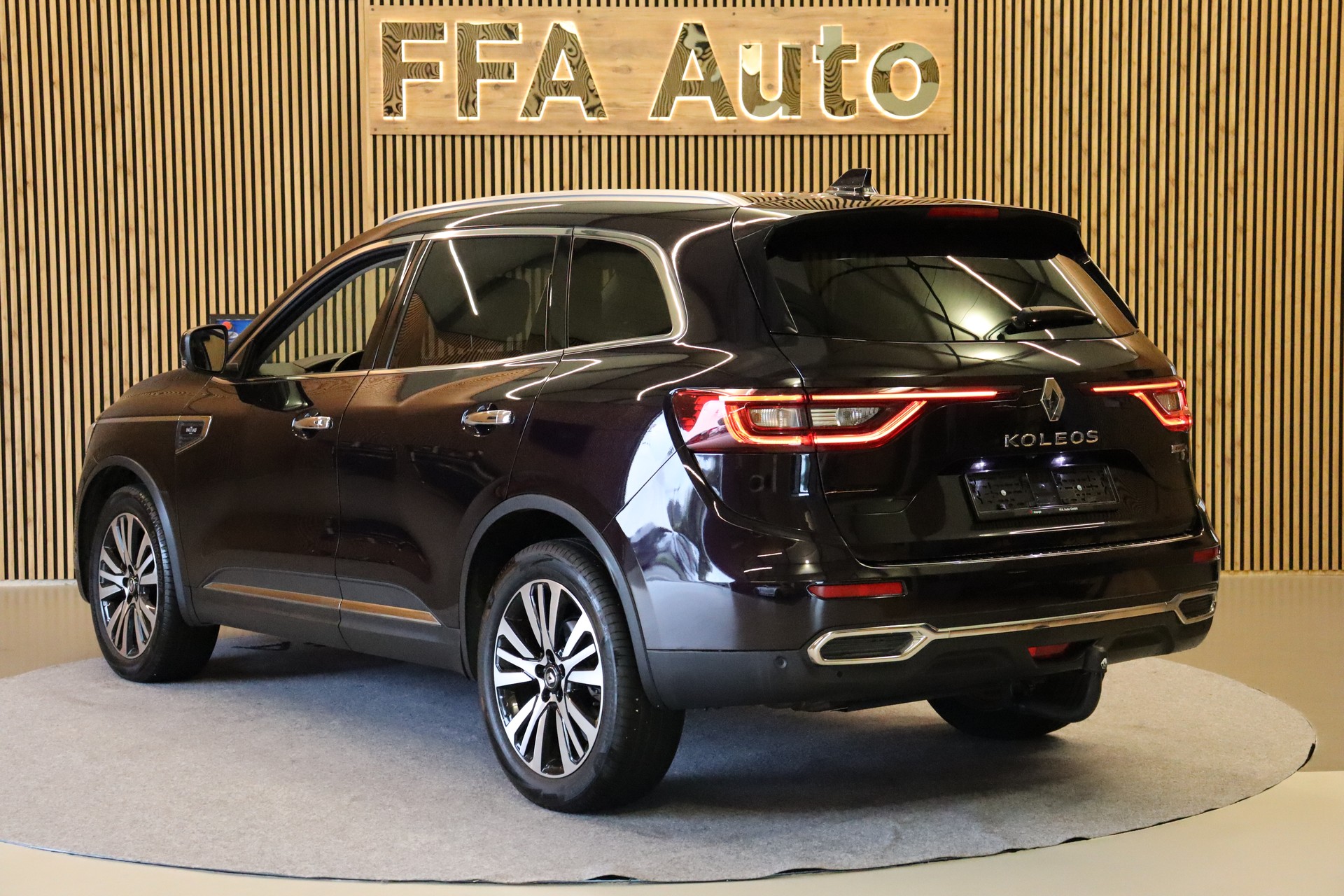 RENAULT Koleos 2.0 dCi Initiale X-Tronic 4WD-image-8