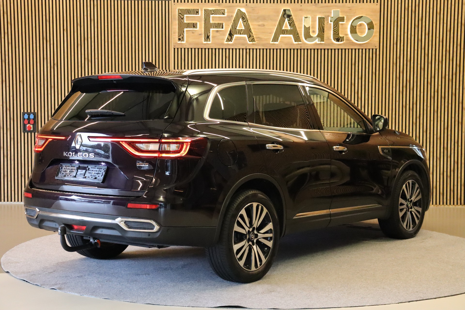 RENAULT Koleos 2.0 dCi Initiale X-Tronic 4WD-image-5