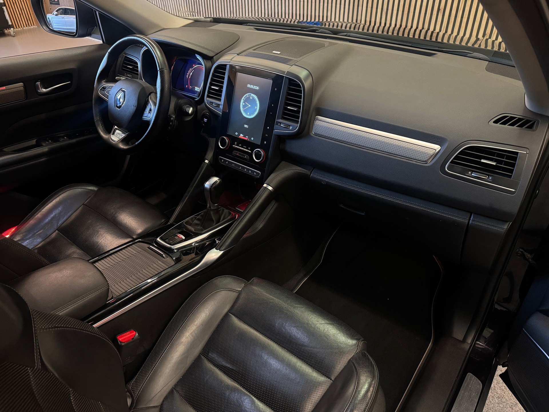 RENAULT Koleos 2.0 dCi Initiale X-Tronic 4WD-image-21