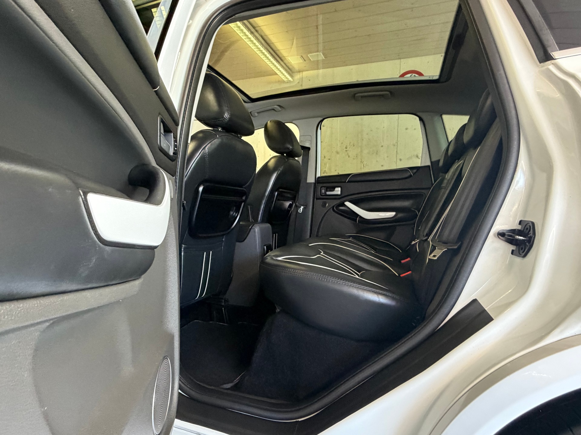 FORD Kuga 2.5 Turbo Titanium 4WD Automatic-image-13