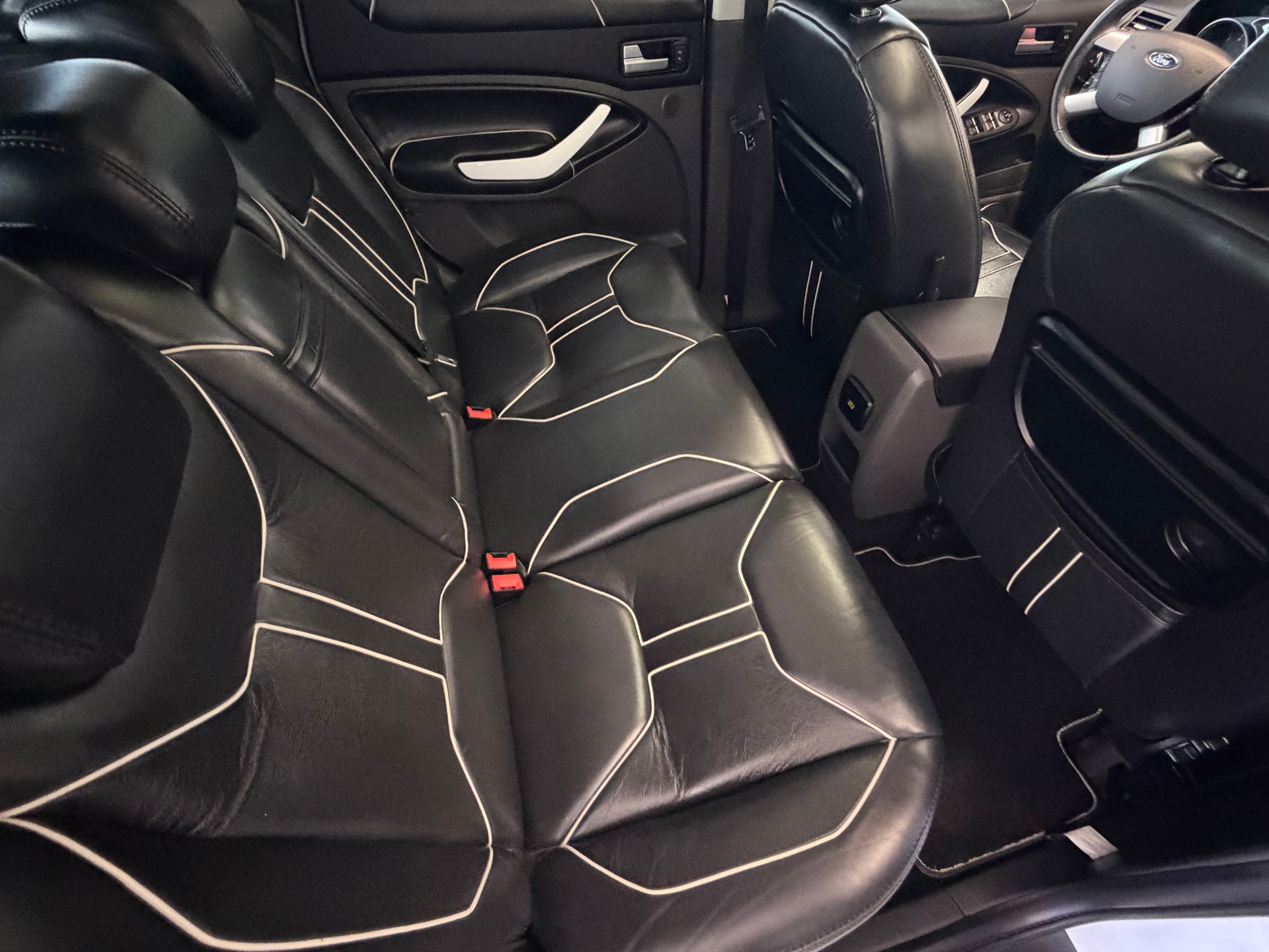 FORD Kuga 2.5 Turbo Titanium 4WD Automatic-image-12