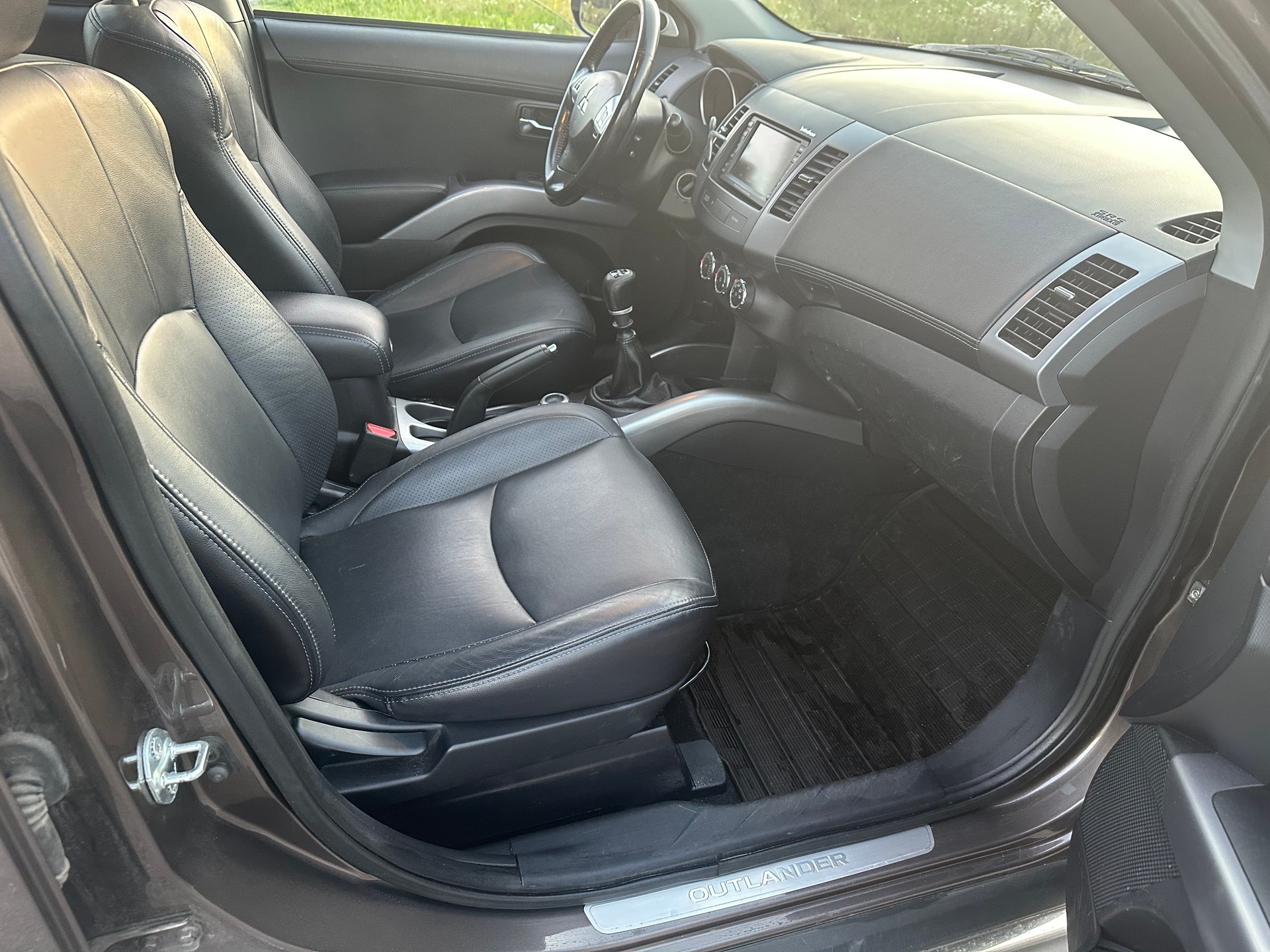 MITSUBISHI Outlander 2.2 DID Invite 4WD-image-8