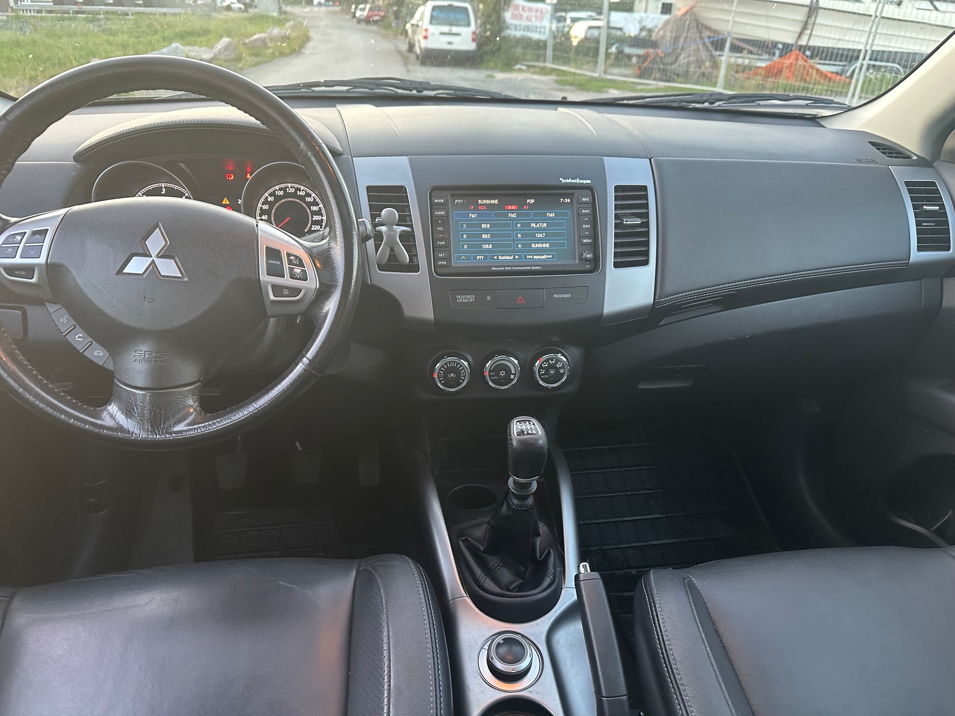 MITSUBISHI Outlander 2.2 DID Invite 4WD-image-10