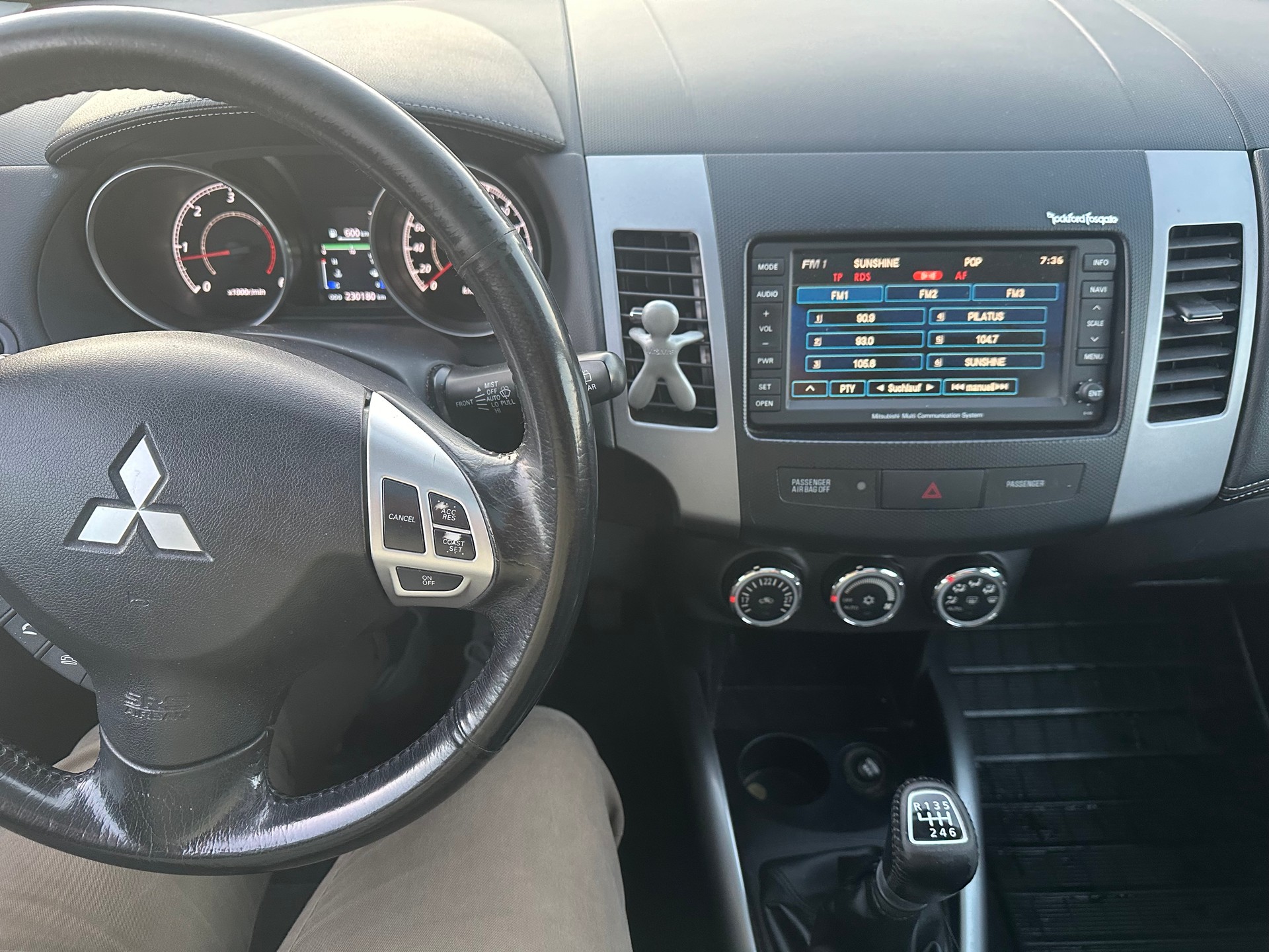MITSUBISHI Outlander 2.2 DID Invite 4WD-image-12