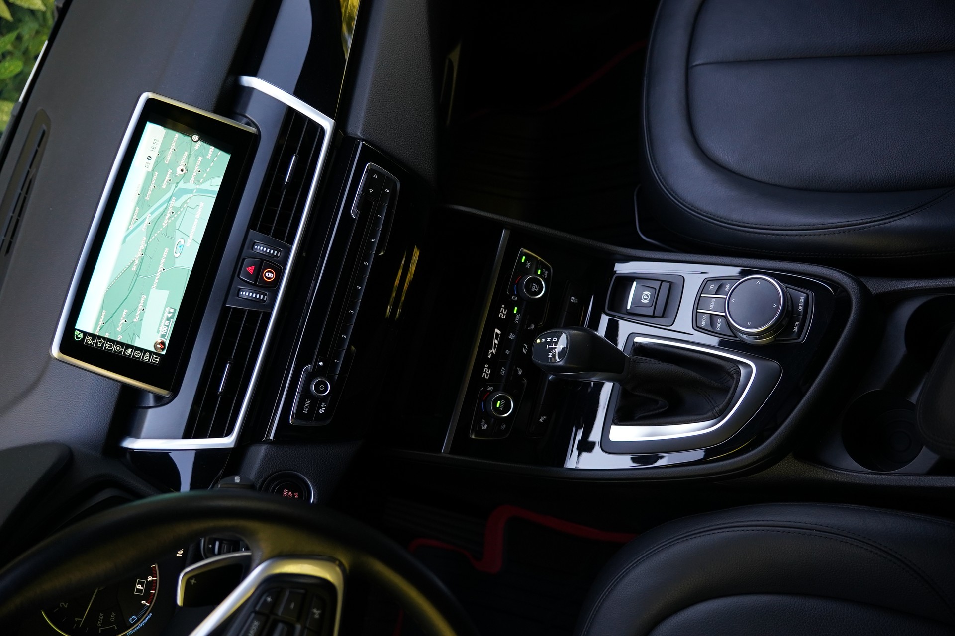 BMW 225i xDrive Active Tourer Steptronic-image-25