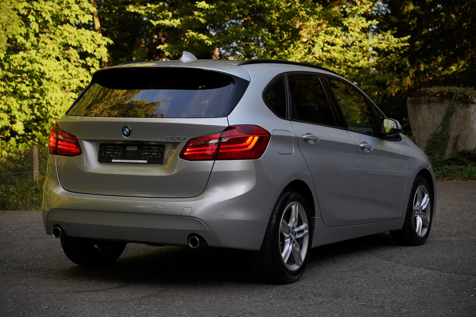 BMW 225i xDrive Active Tourer Steptronic-image-2