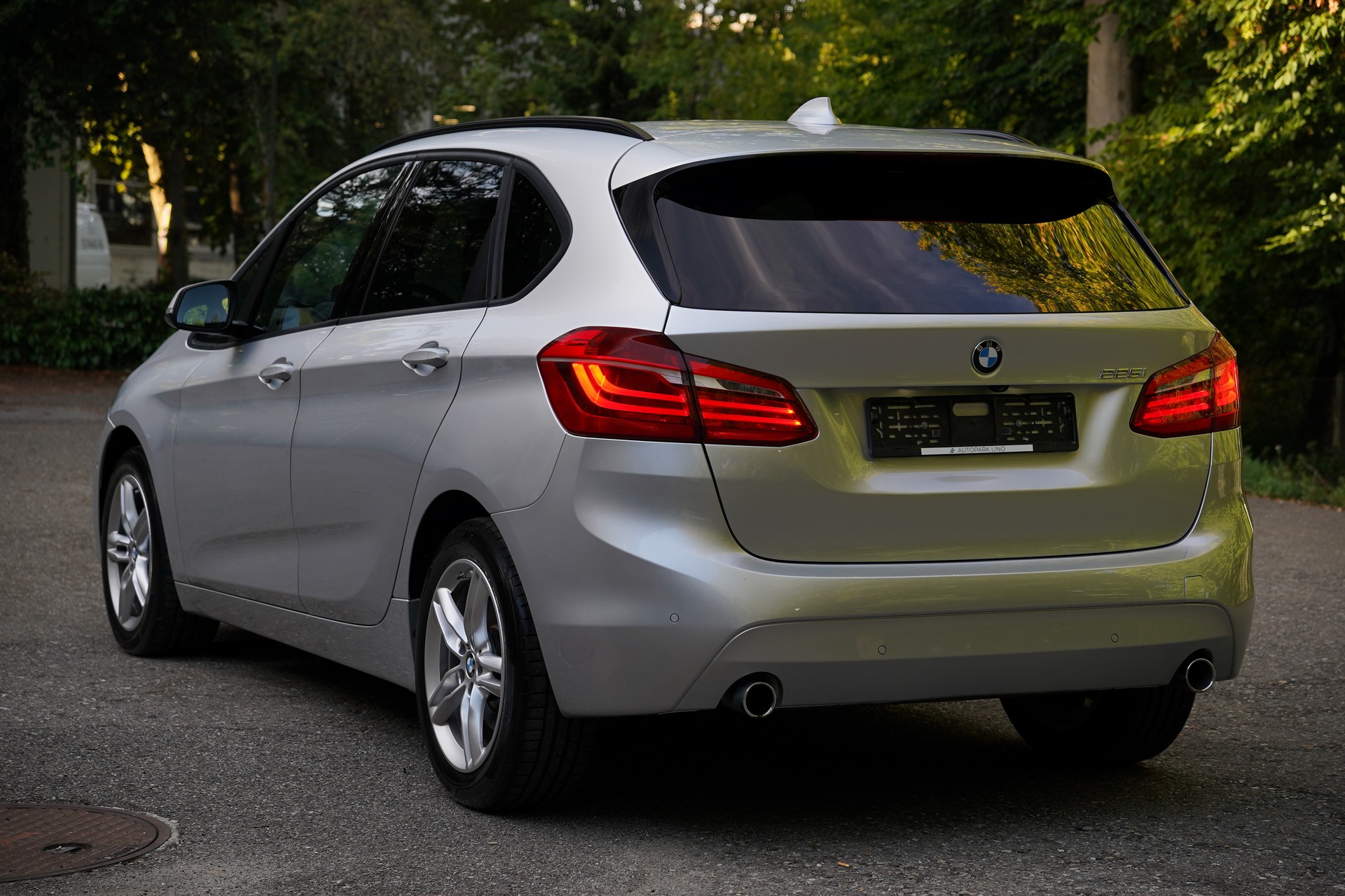 BMW 225i xDrive Active Tourer Steptronic-image-4