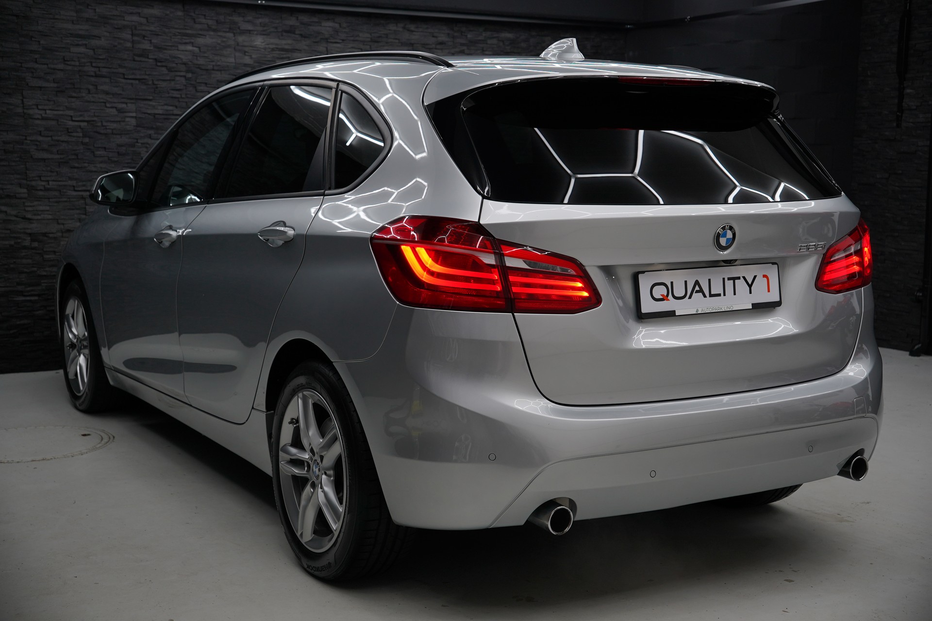BMW 225i xDrive Active Tourer Steptronic-showroom-element-3