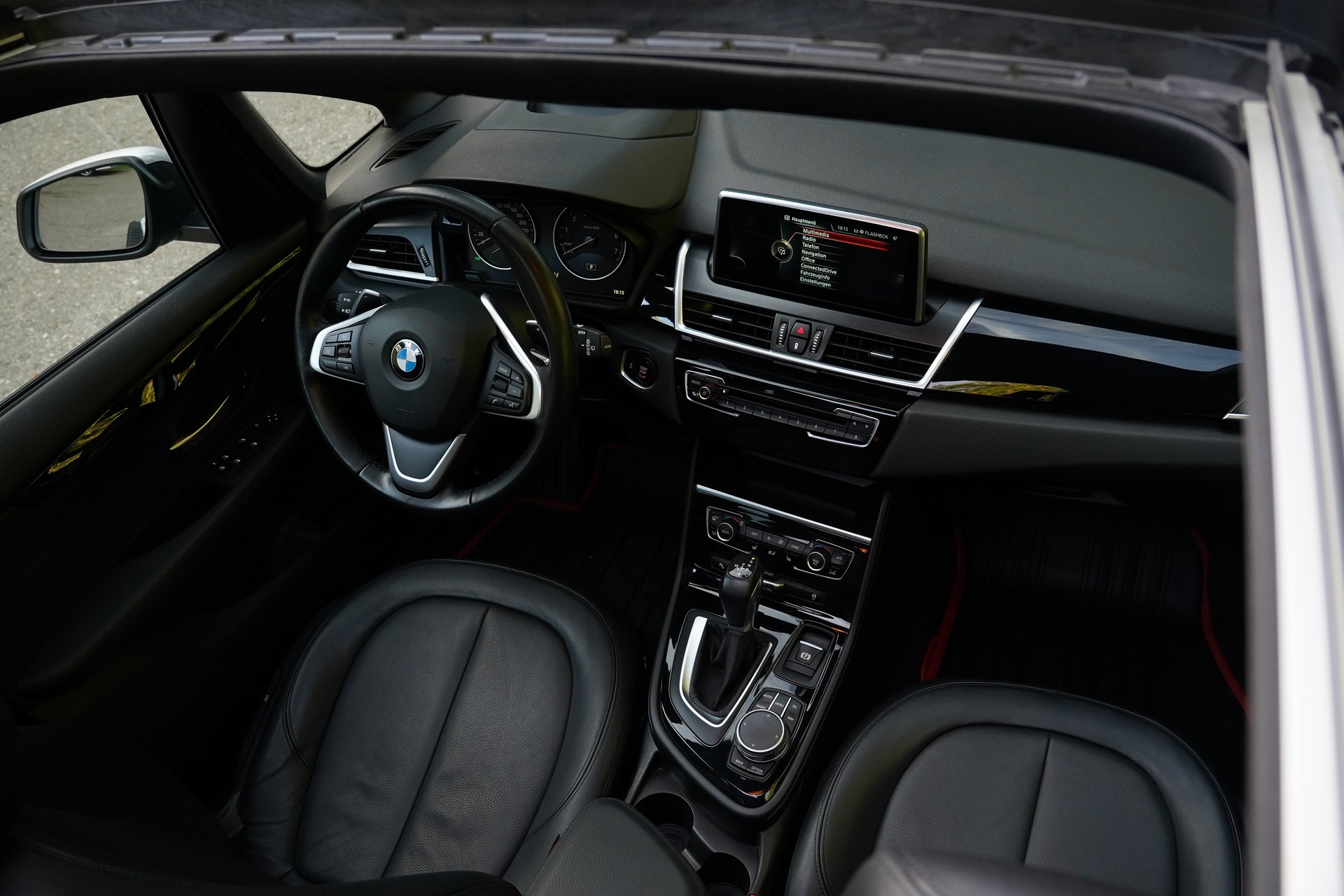 BMW 225i xDrive Active Tourer Steptronic-image-27
