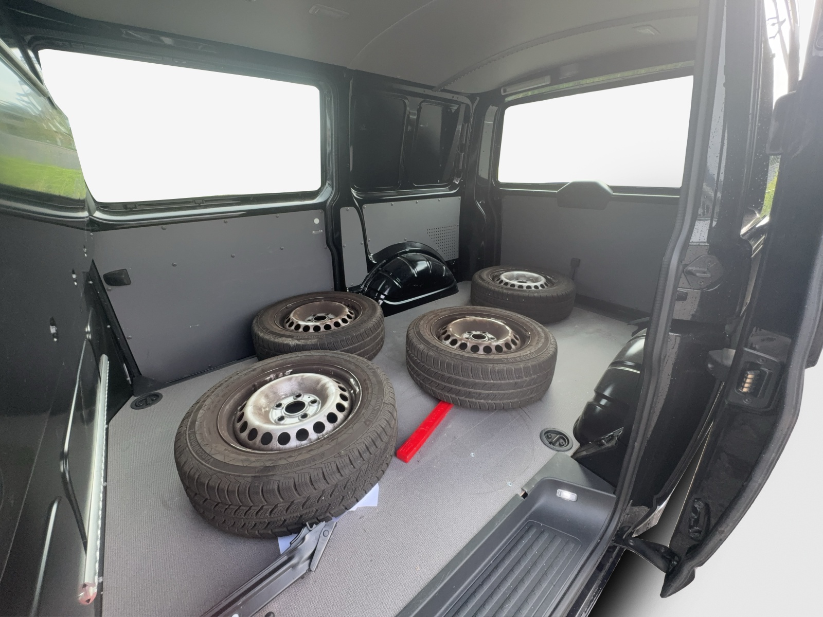 VW T6.1 2.0 TDI DSG-image-11