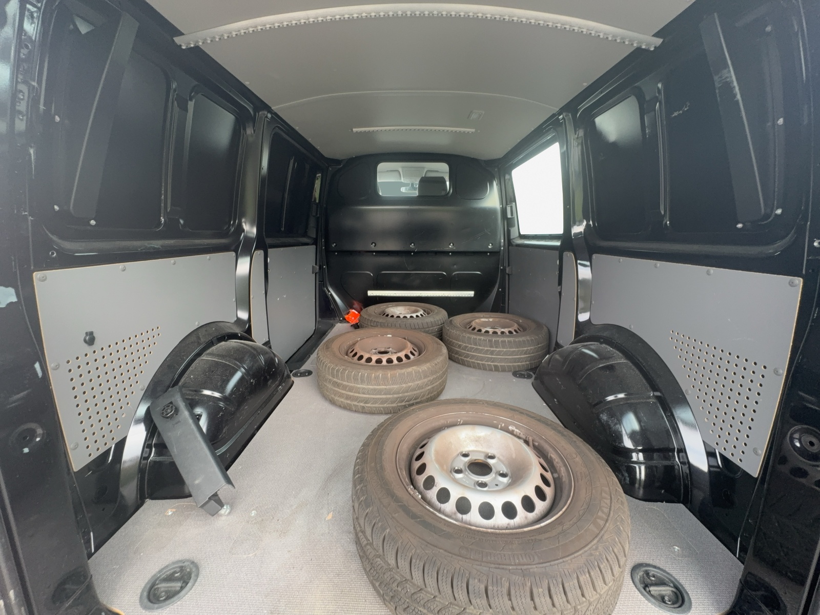 VW T6.1 2.0 TDI DSG-image-12