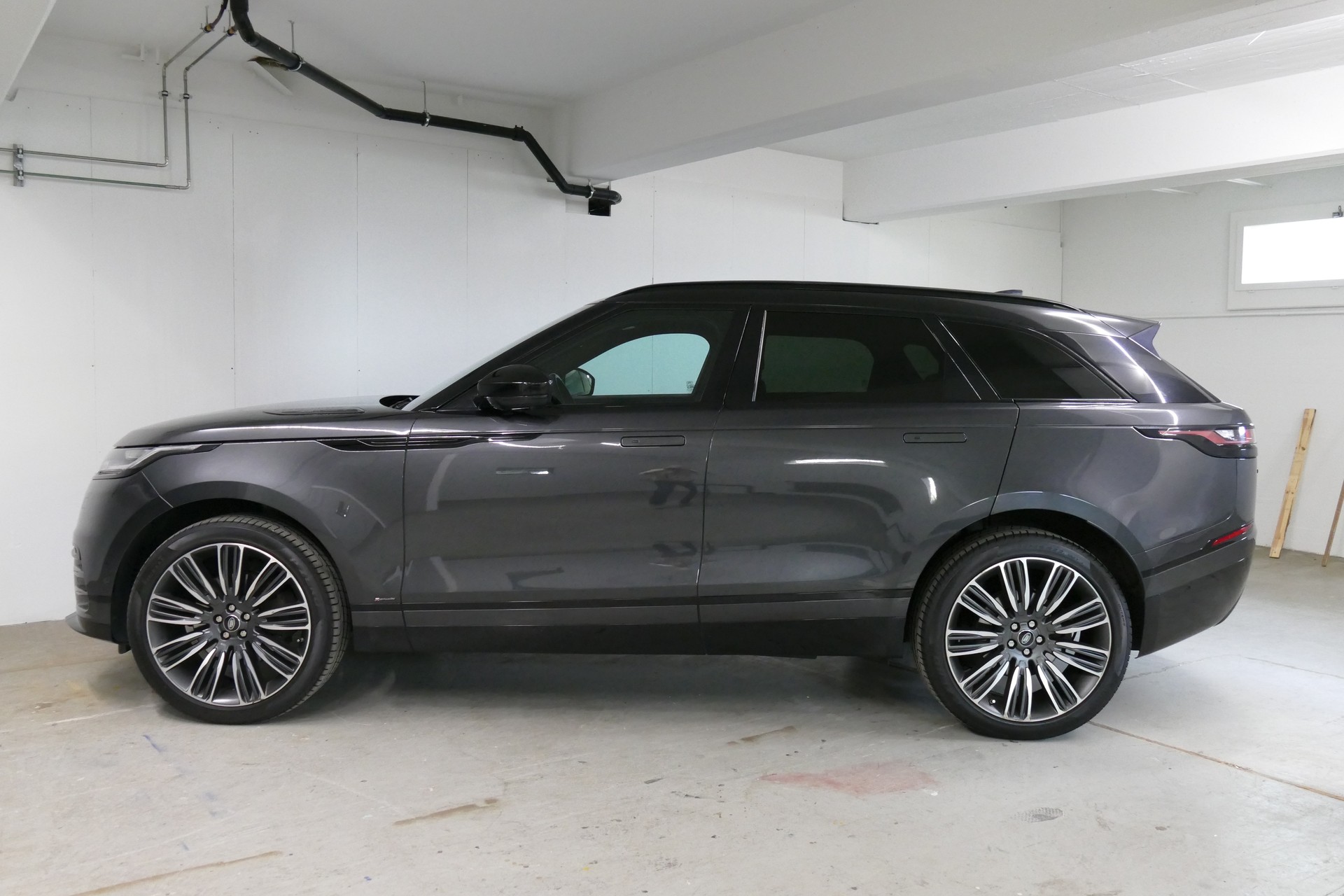 LAND ROVER 3.0 V6 R-Dynamic HSE-image-1