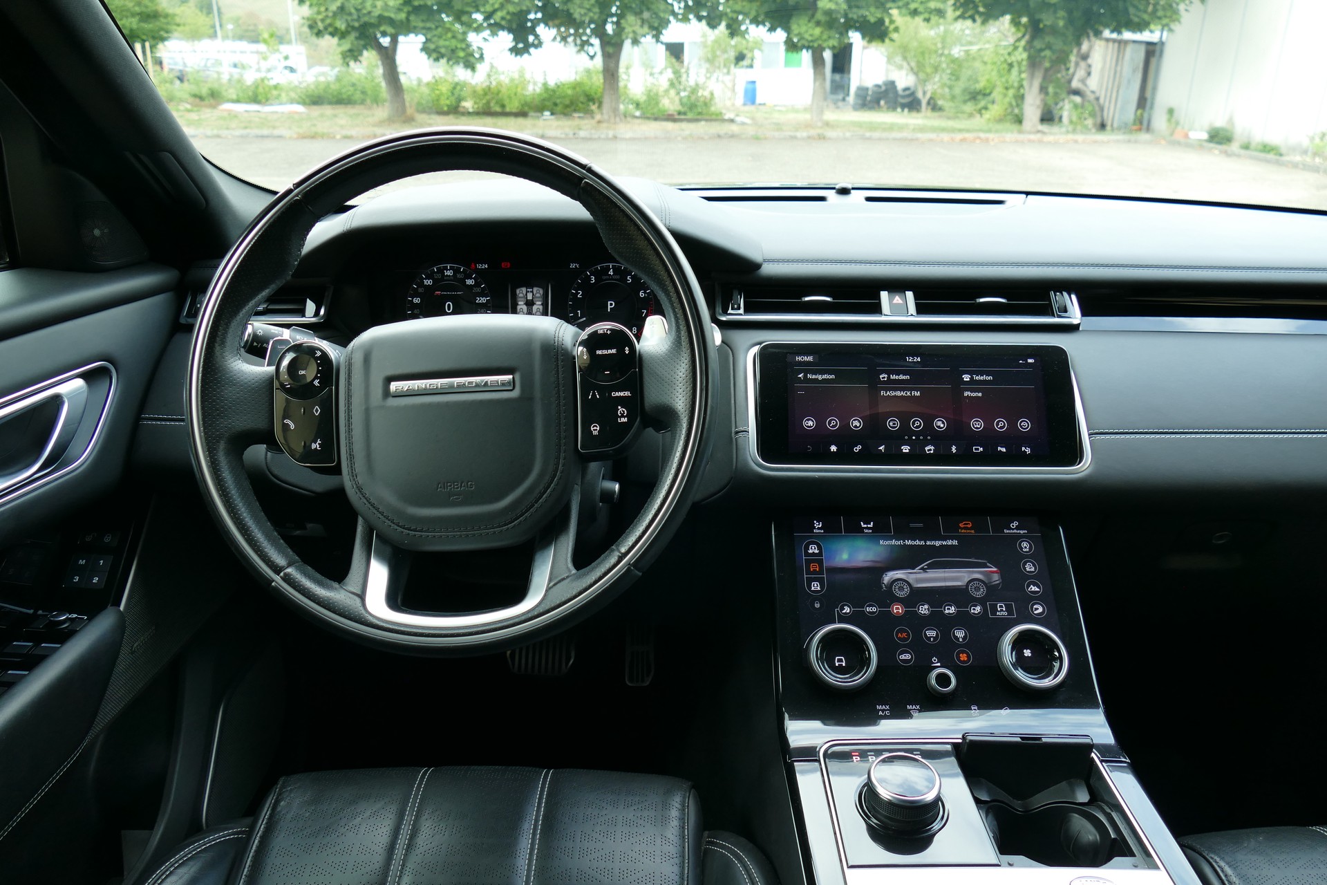 LAND ROVER 3.0 V6 R-Dynamic HSE-image-6