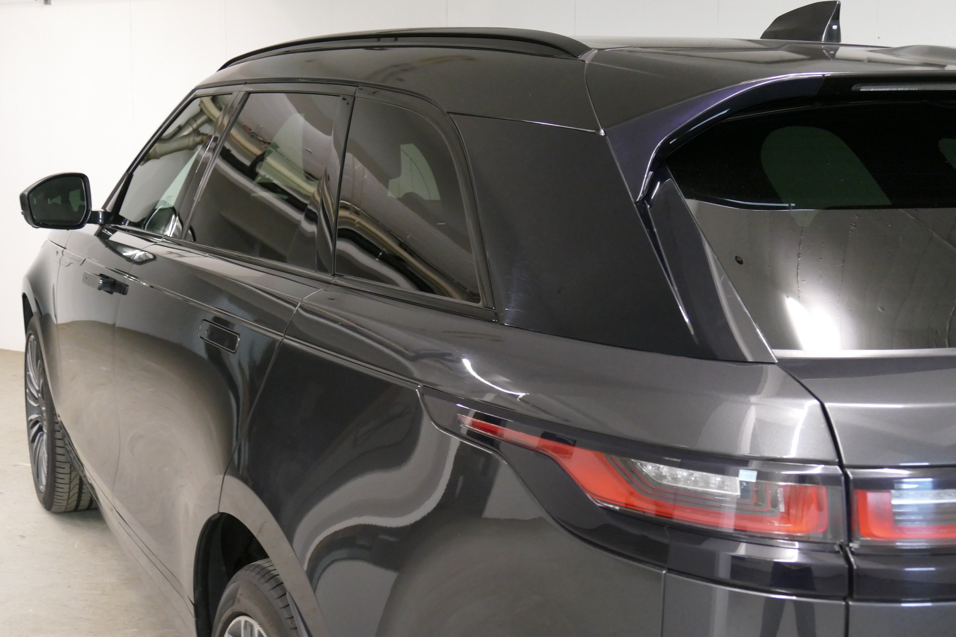 LAND ROVER 3.0 V6 R-Dynamic HSE-image-3