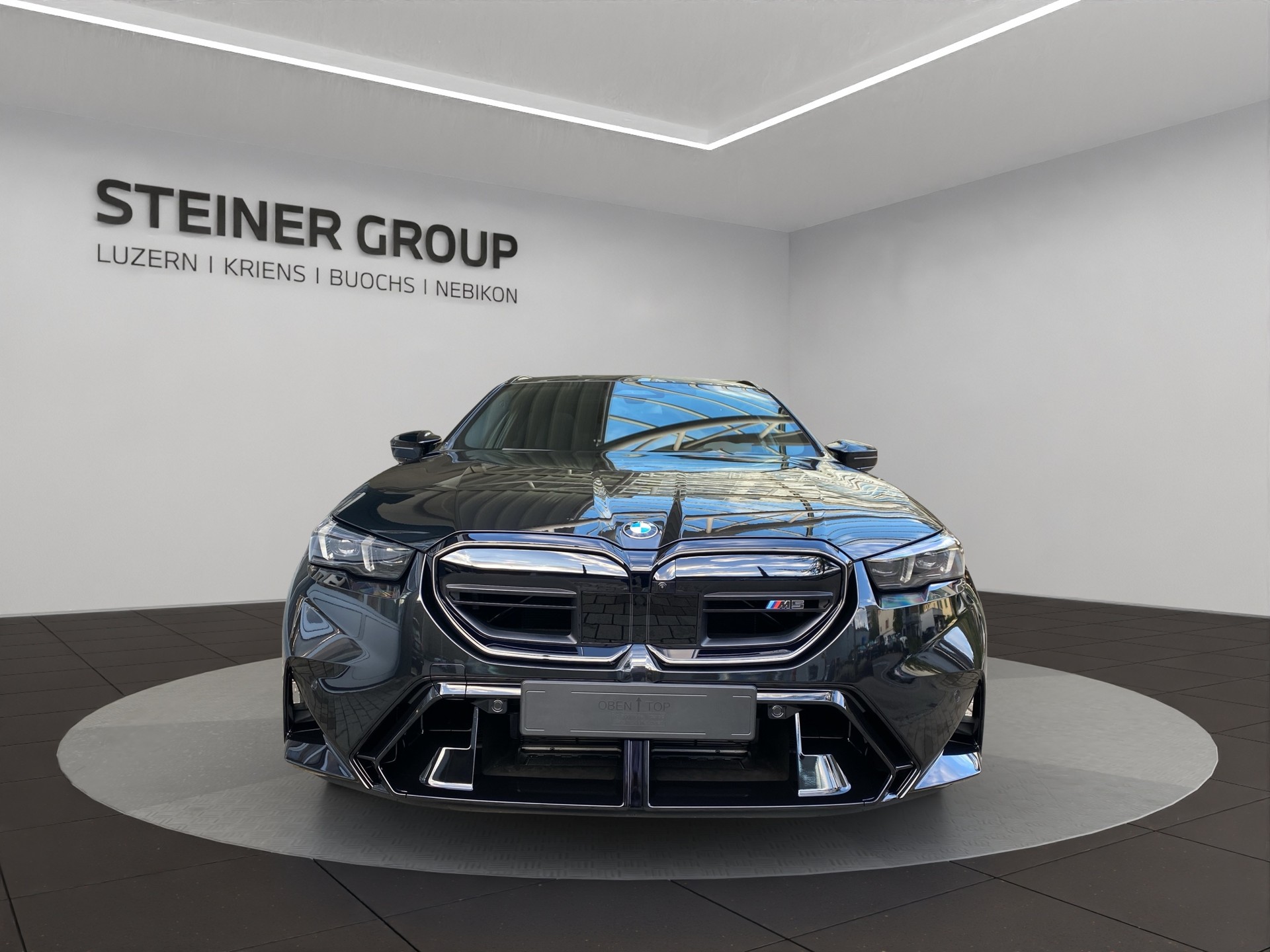 BMW M5 xDrive Touring-showroom-element-1