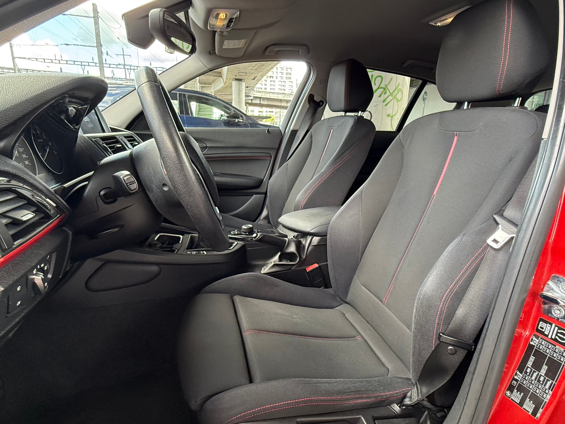 BMW 116i Sport Line-image-10