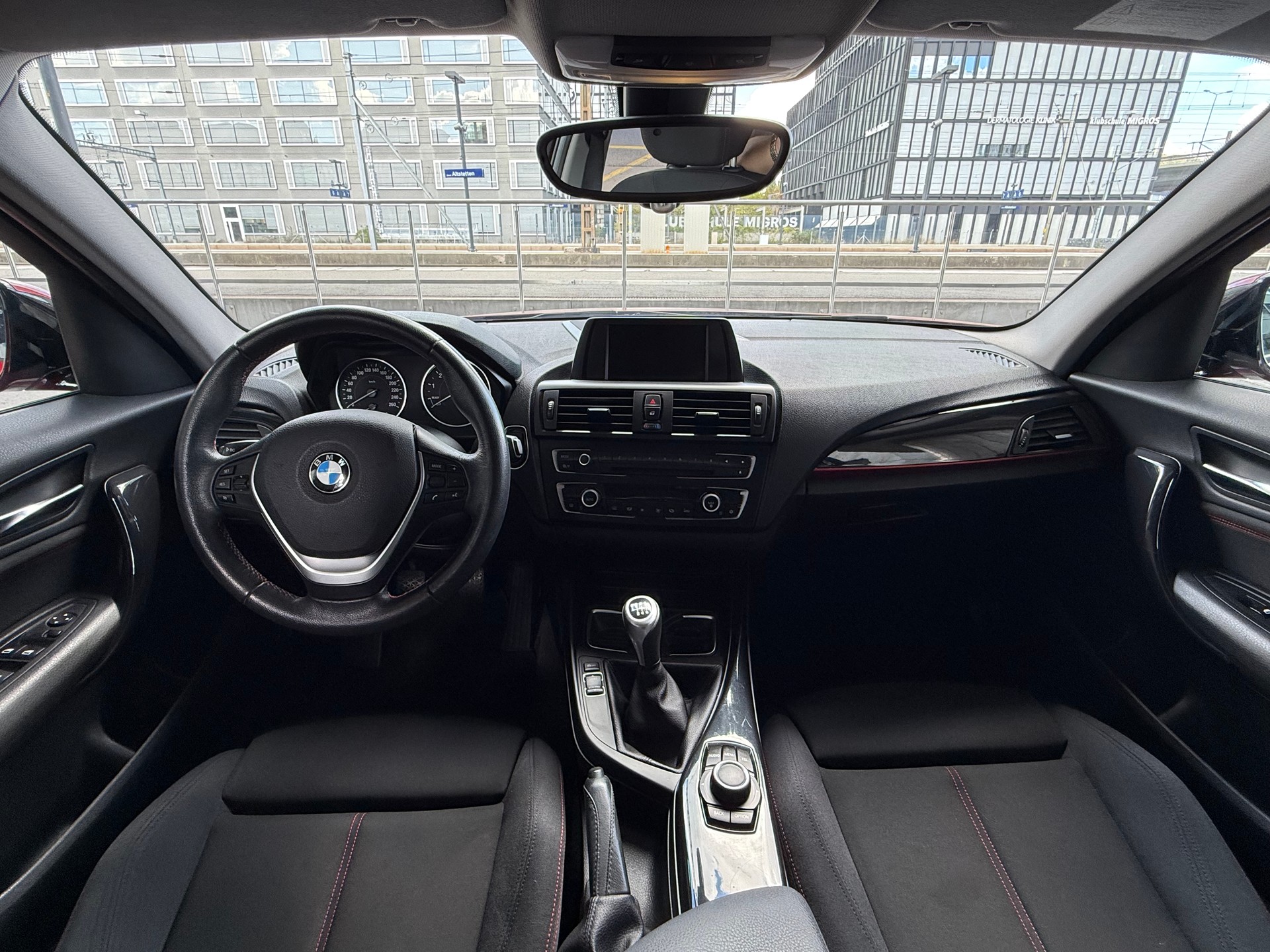 BMW 116i Sport Line-image-8