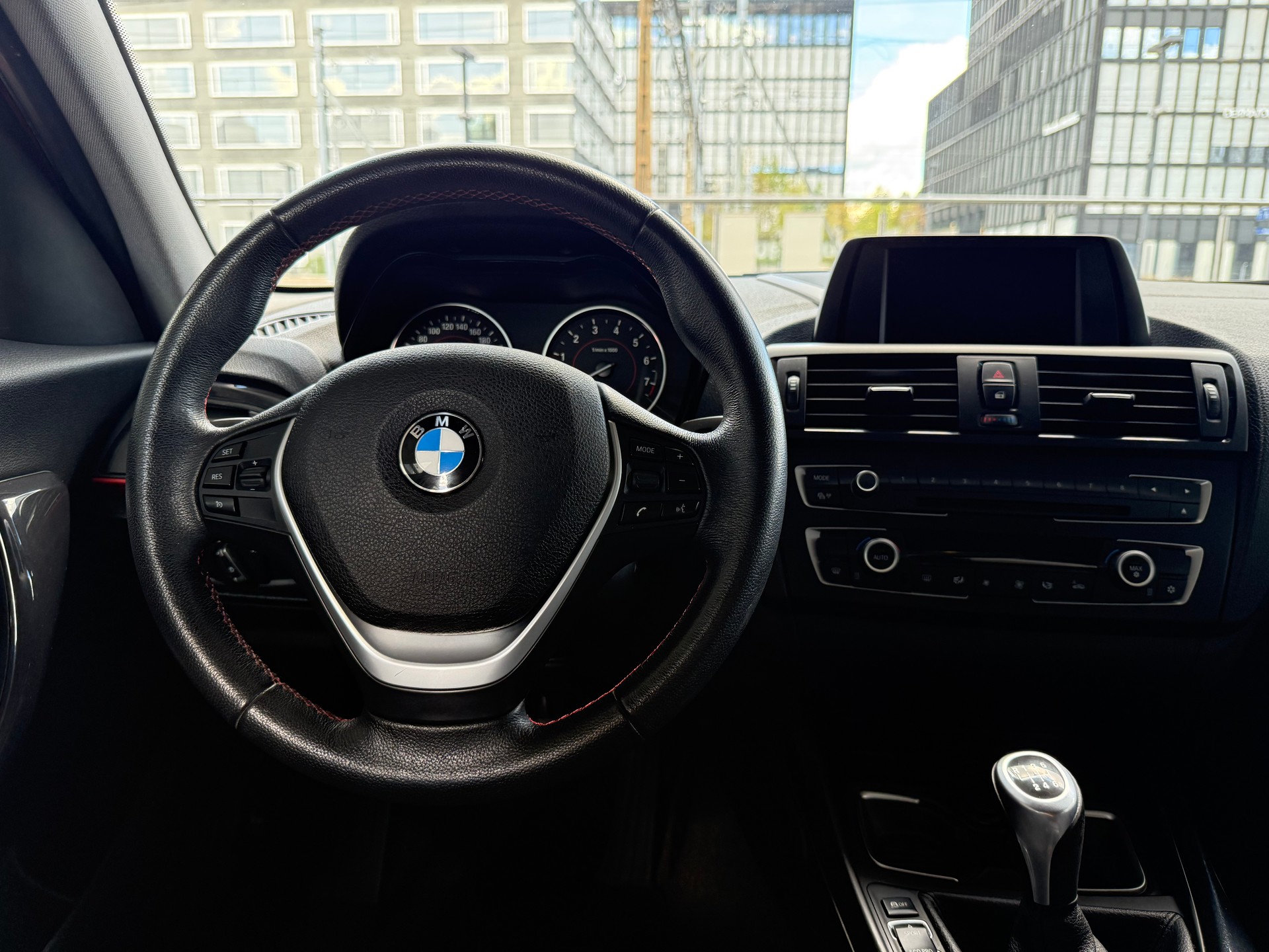 BMW 116i Sport Line-image-9