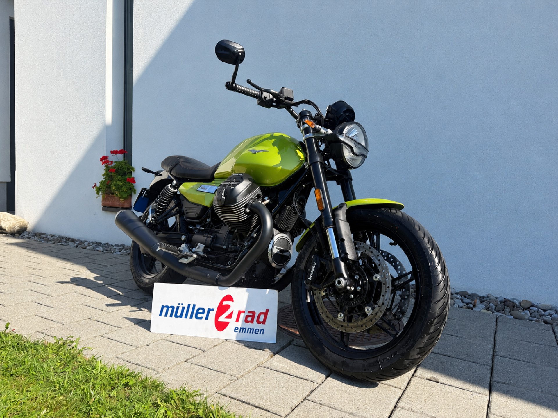 MOTO GUZZI V7 850 Sport-showroom-element-1