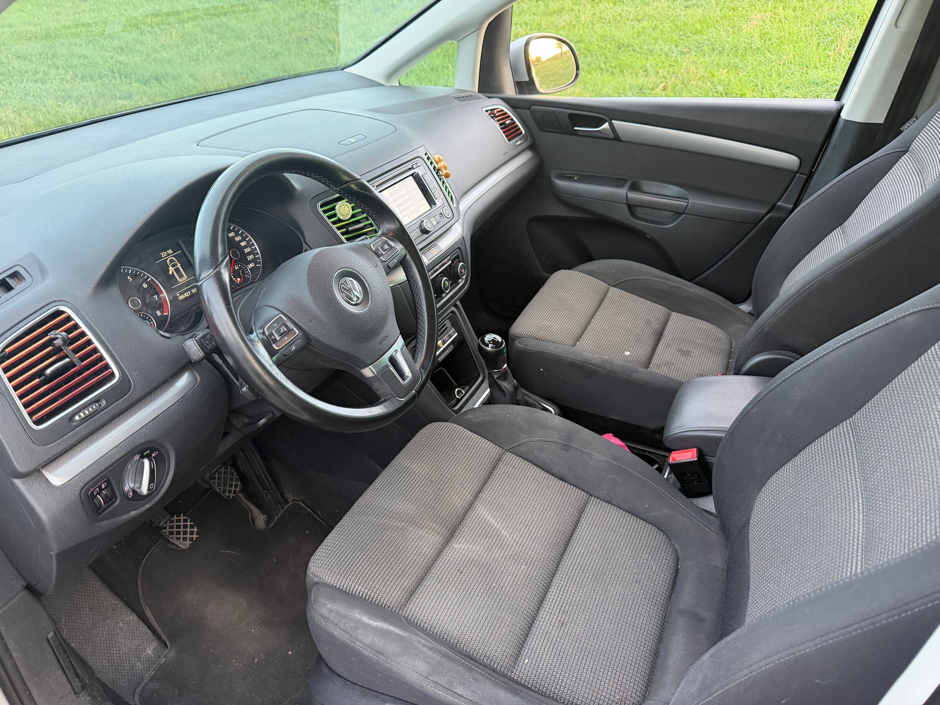 VW Sharan 1.4 TSI BlueMotion Technology Trendline-image-14