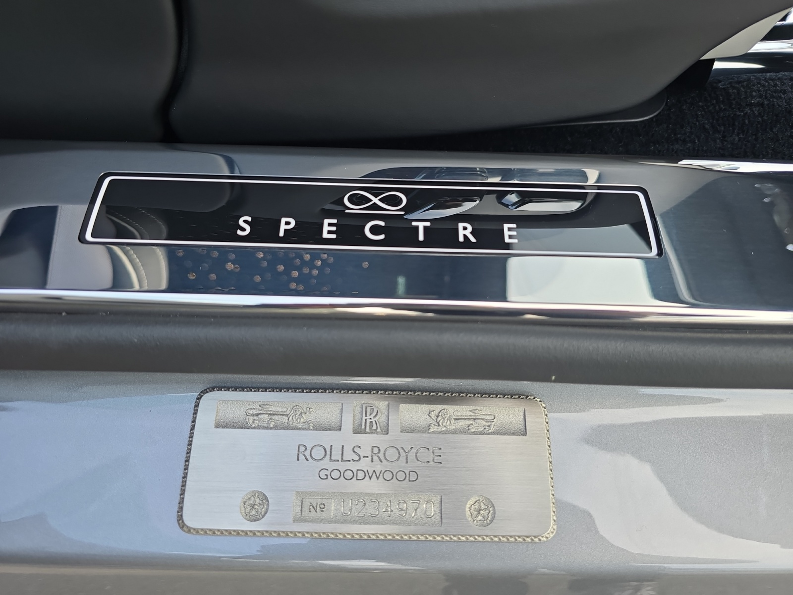 ROLLS-ROYCE Spectre - Black Badge-image-15