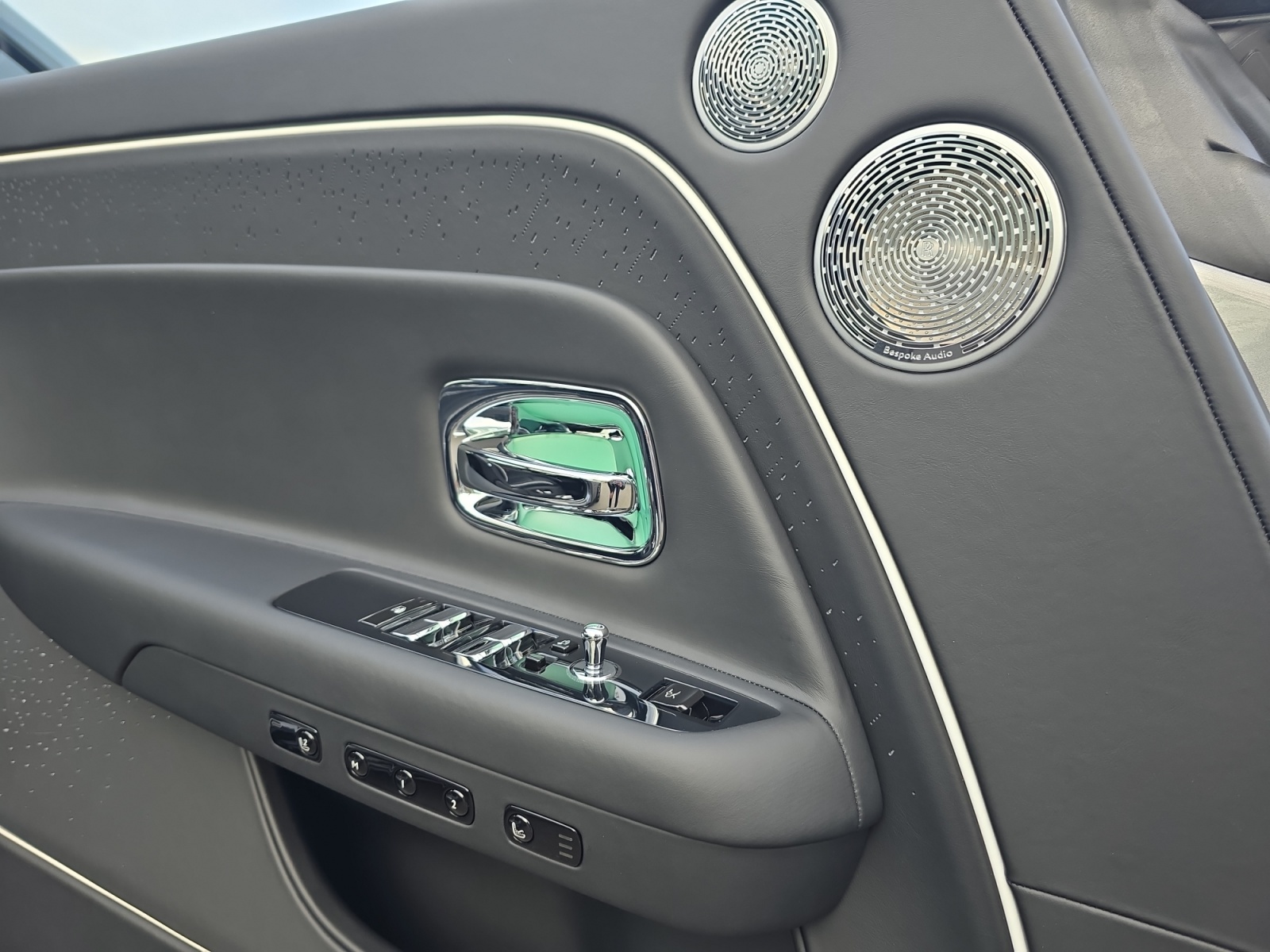 ROLLS-ROYCE Spectre - Black Badge-image-11