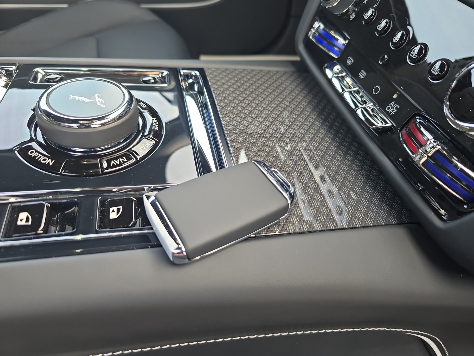 ROLLS-ROYCE Spectre - Black Badge-image-17