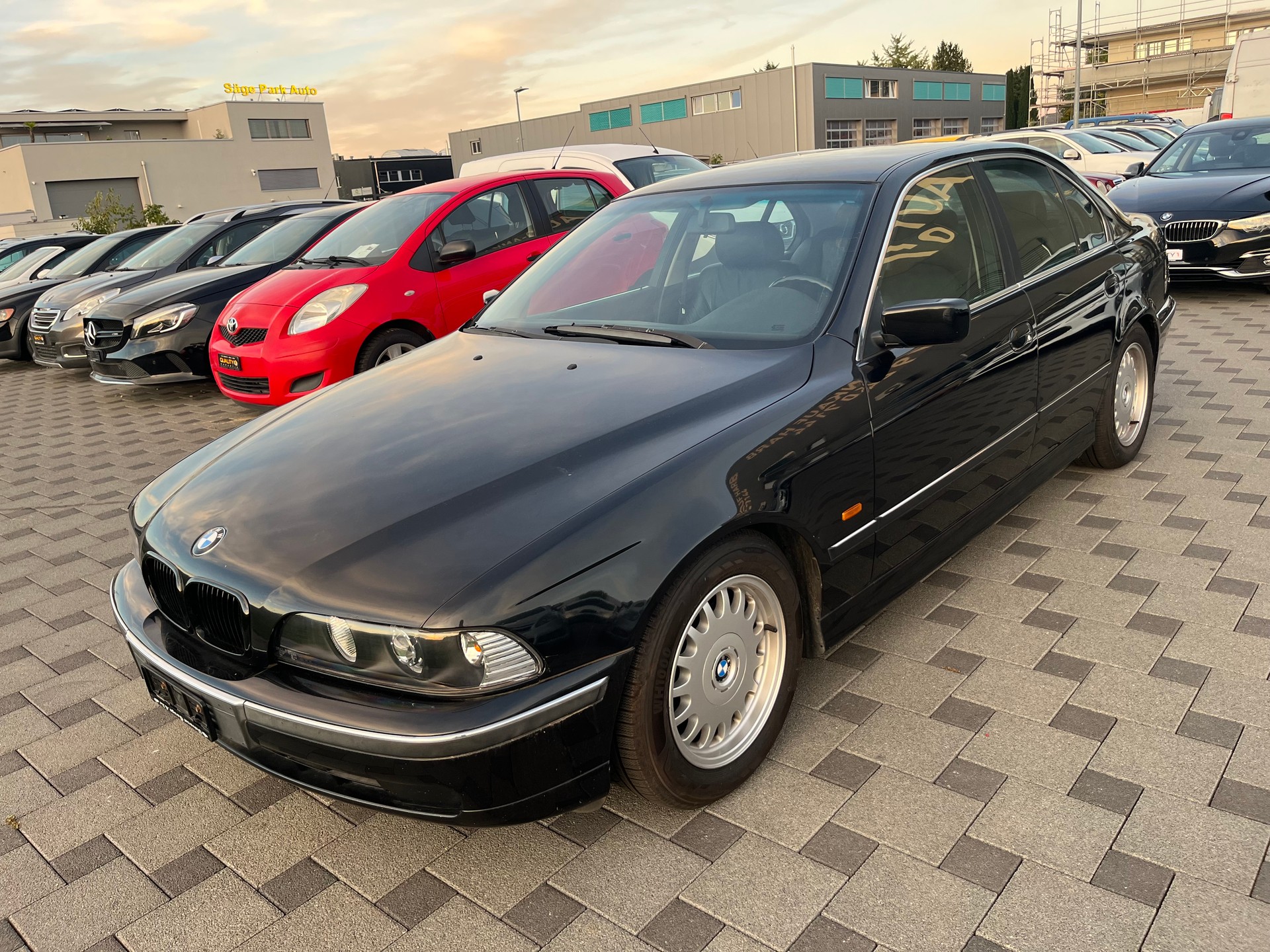 BMW 520i-image-5