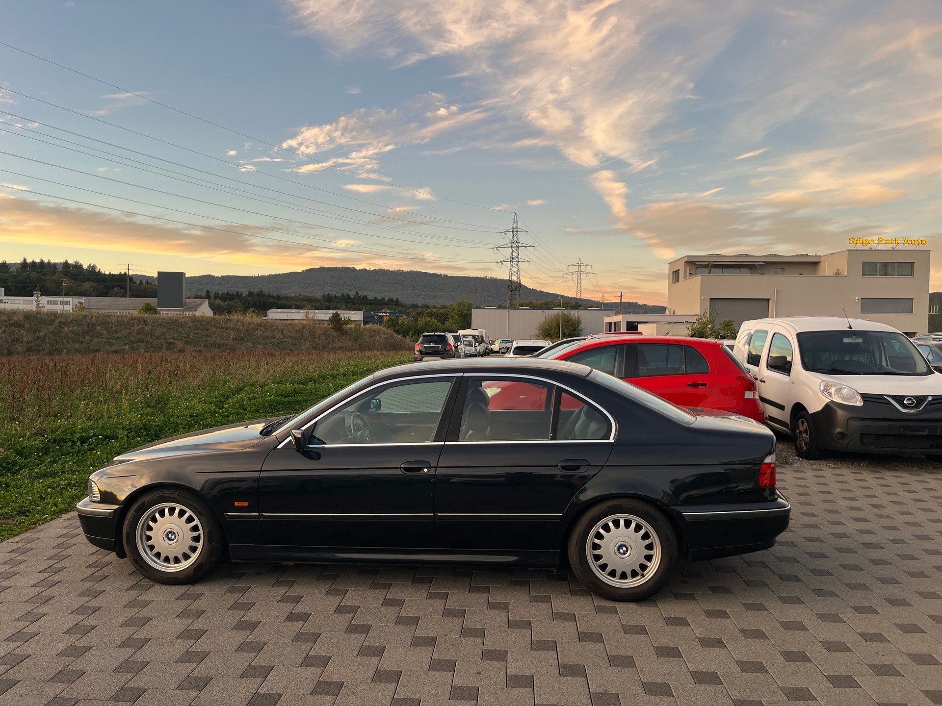 BMW 520i-image-6