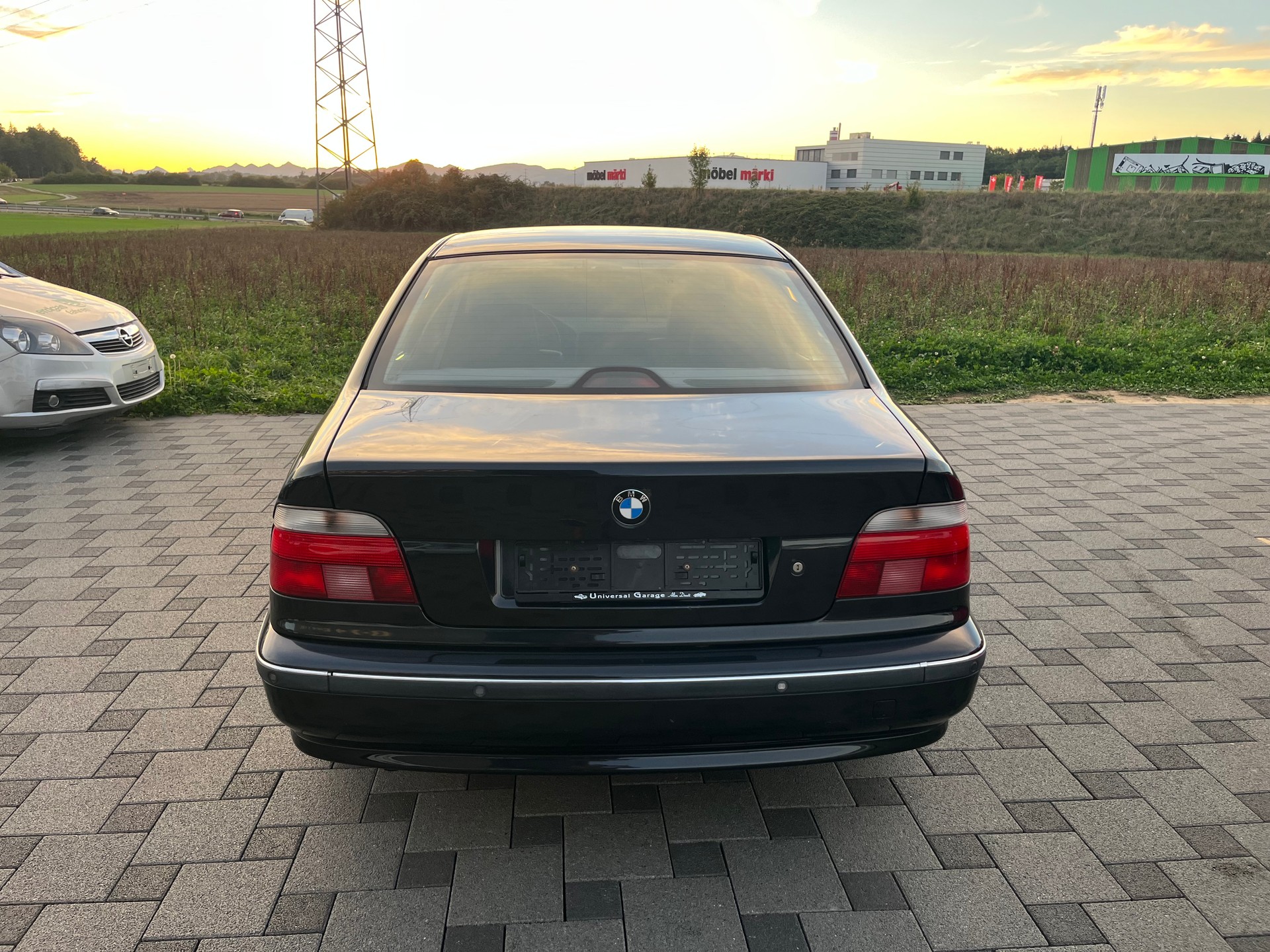 BMW 520i-image-7