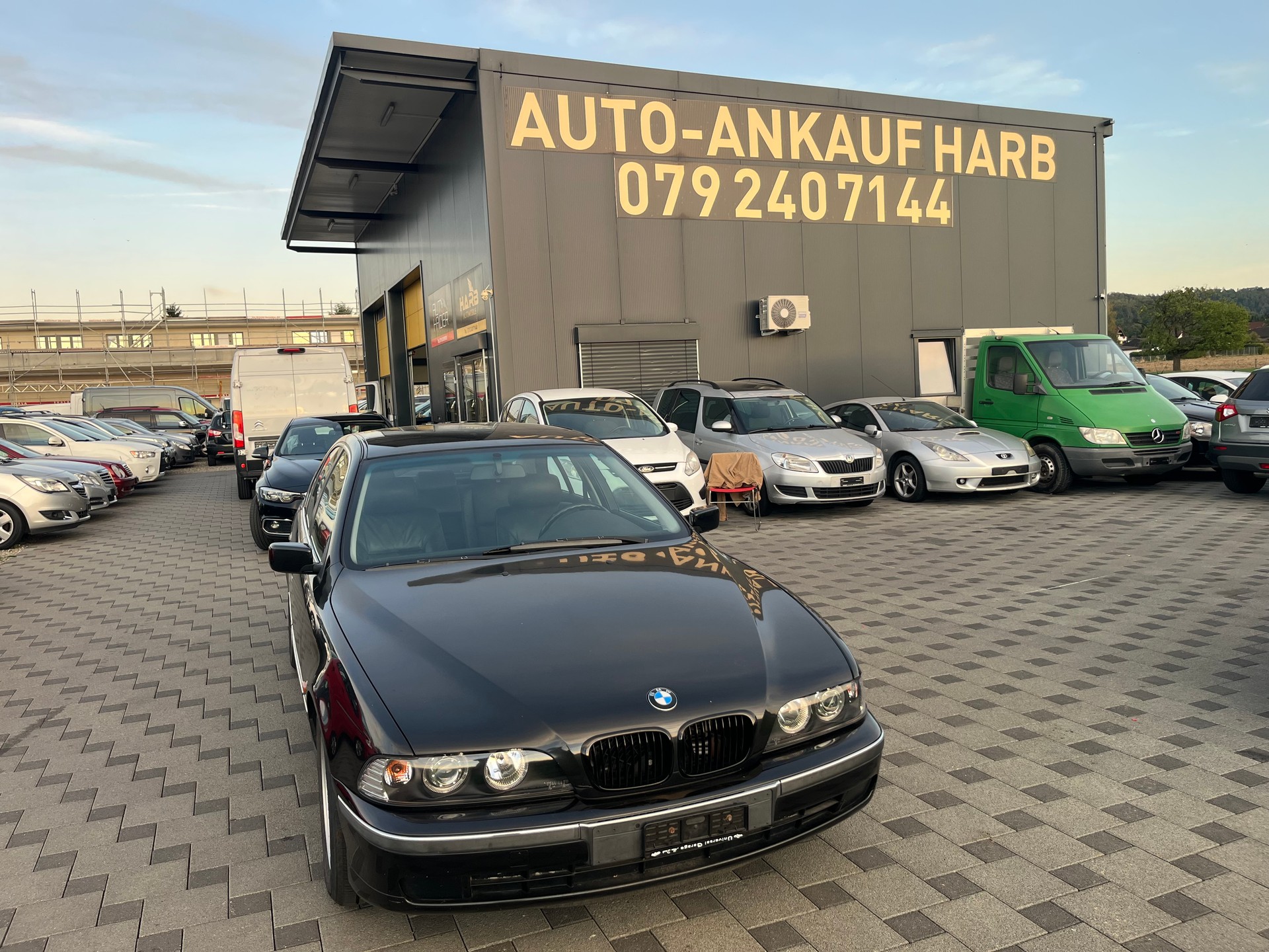 BMW 520i-image-1