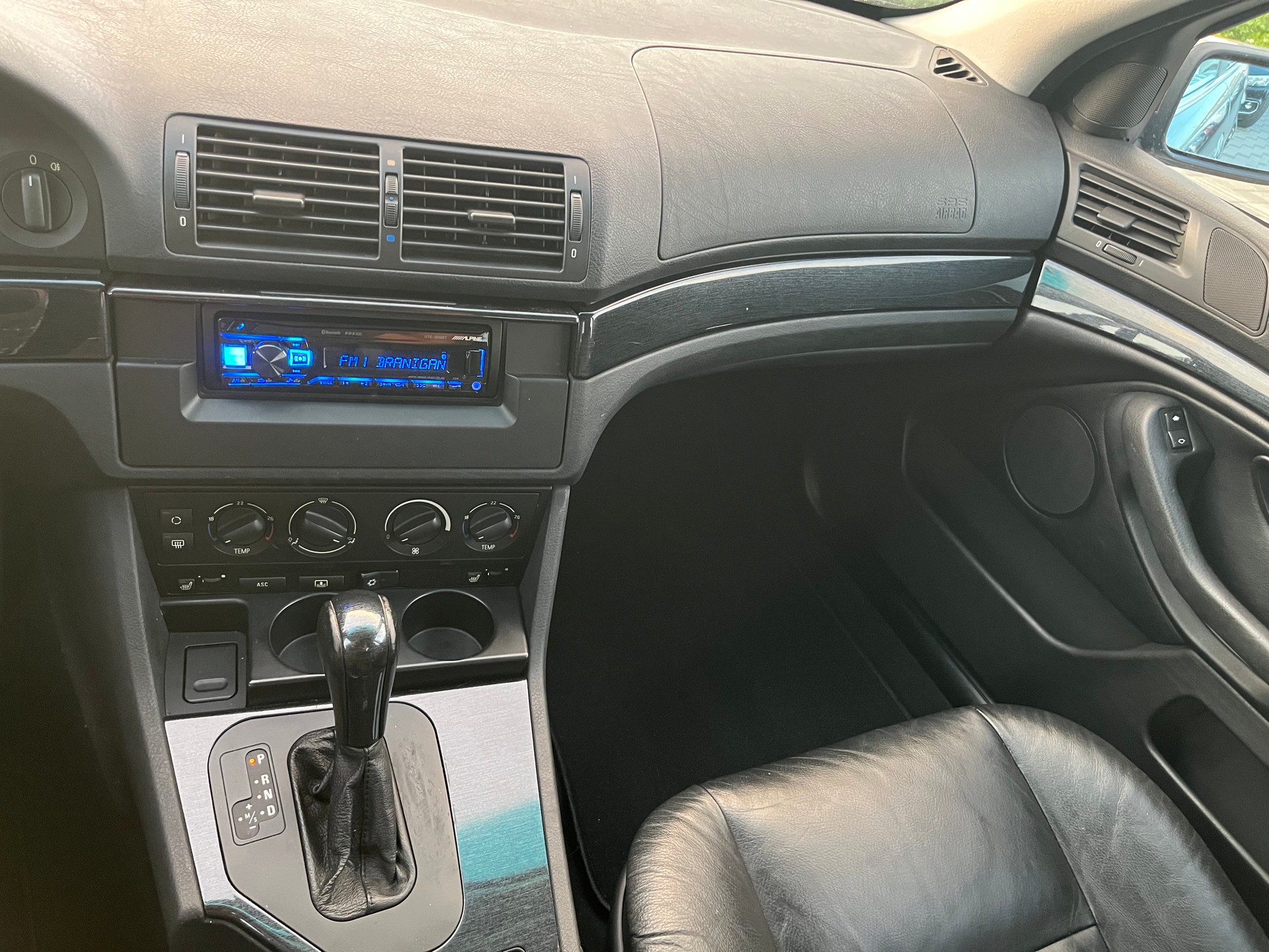 BMW 520i-image-14