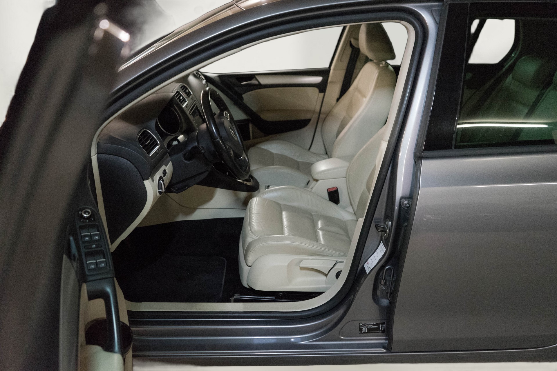 VW Golf VI 1.4 TSI Highline DSG STANDHEIZUNG & AHK-image-12