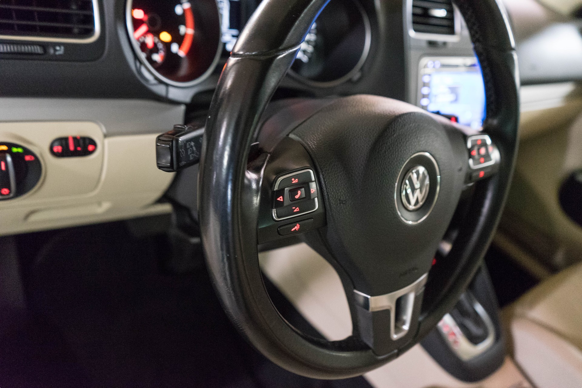 VW Golf VI 1.4 TSI Highline DSG STANDHEIZUNG & AHK-image-17