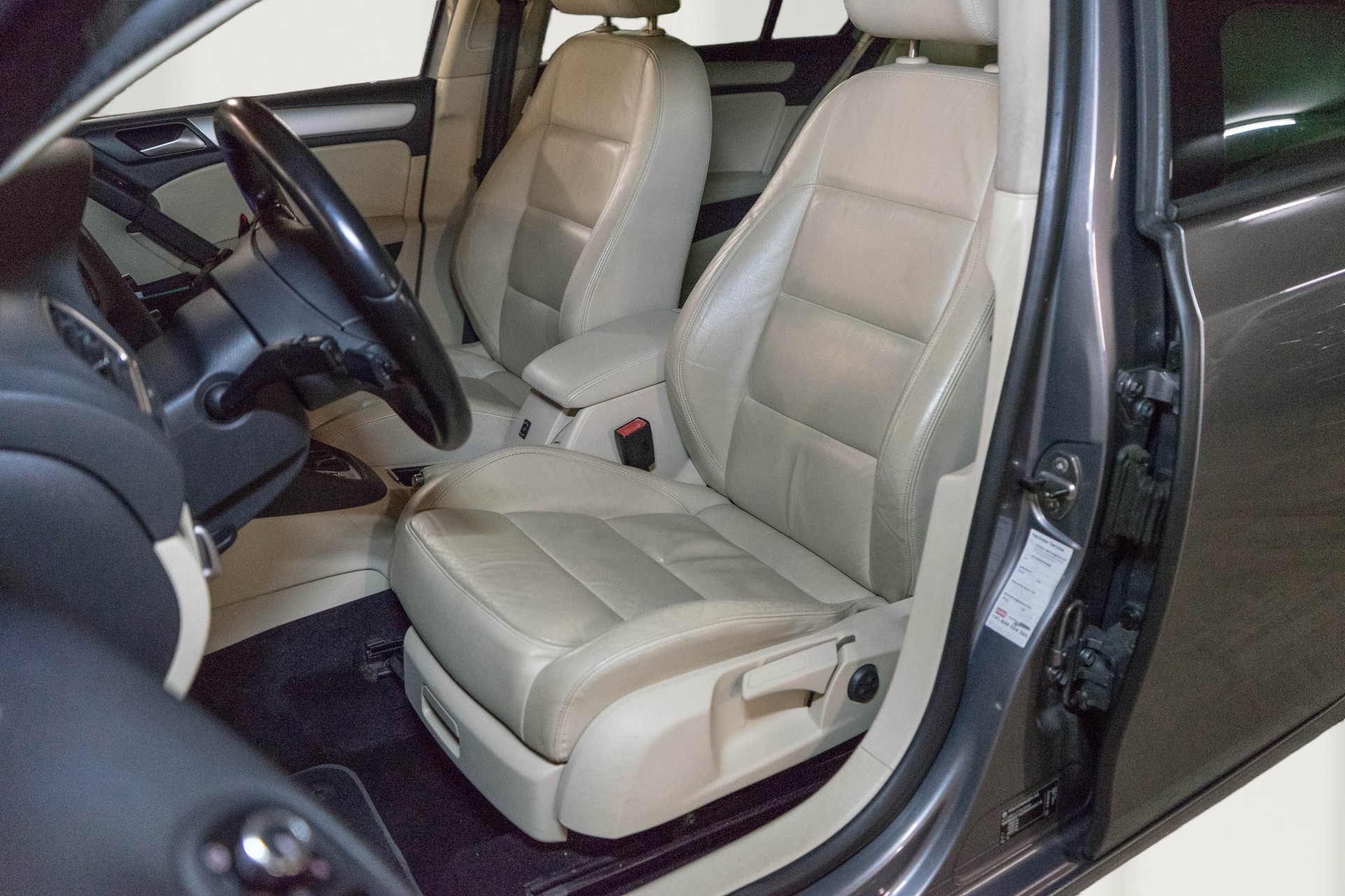 VW Golf VI 1.4 TSI Highline DSG STANDHEIZUNG & AHK-image-13
