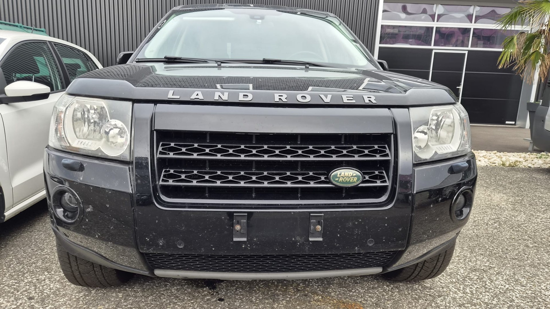 LAND ROVER Freelander 2.2 TD4 E Automatic-image-1