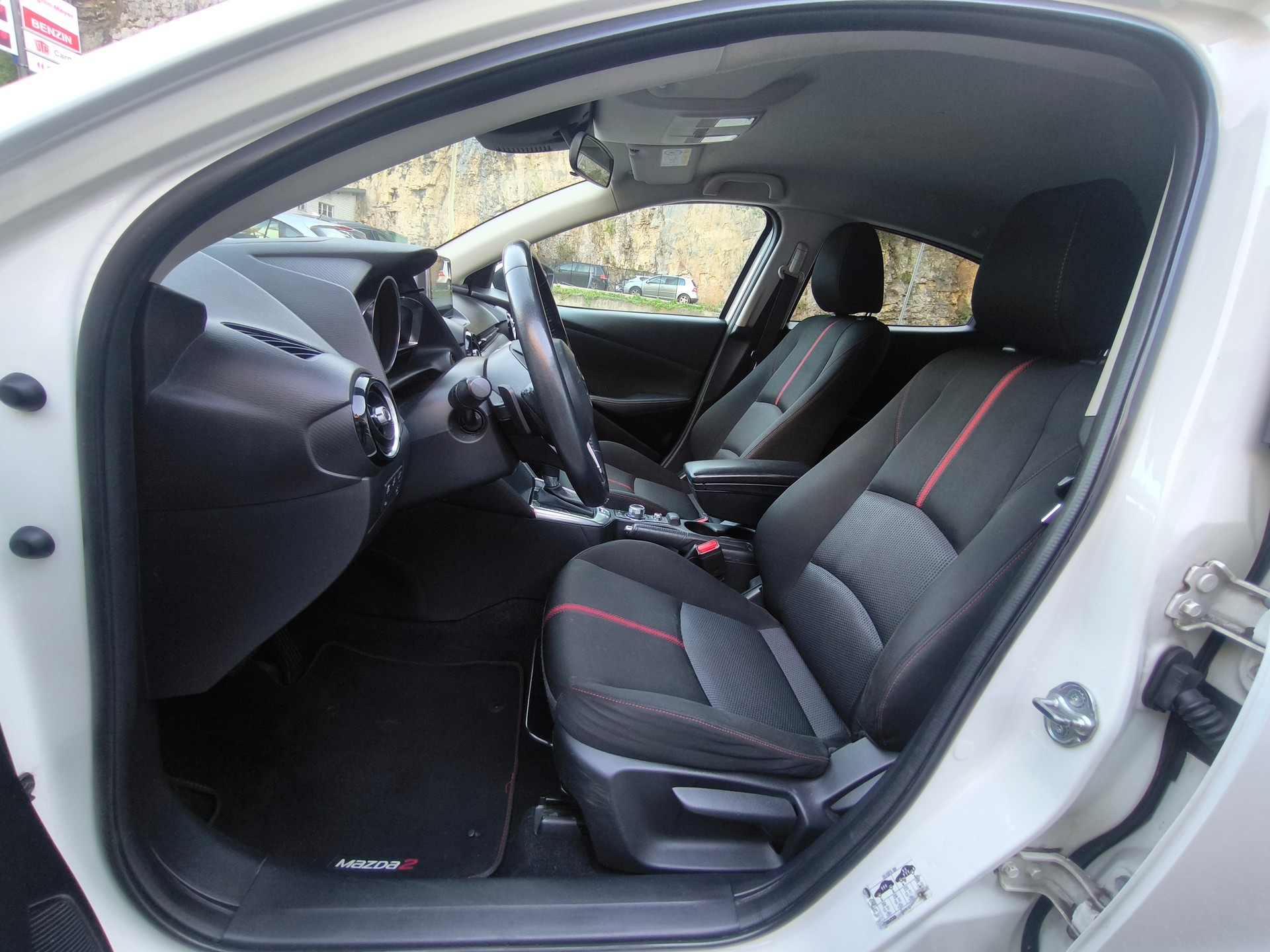 MAZDA 2 1.5i 16V Skyactiv-G Revolution Drive-image-17